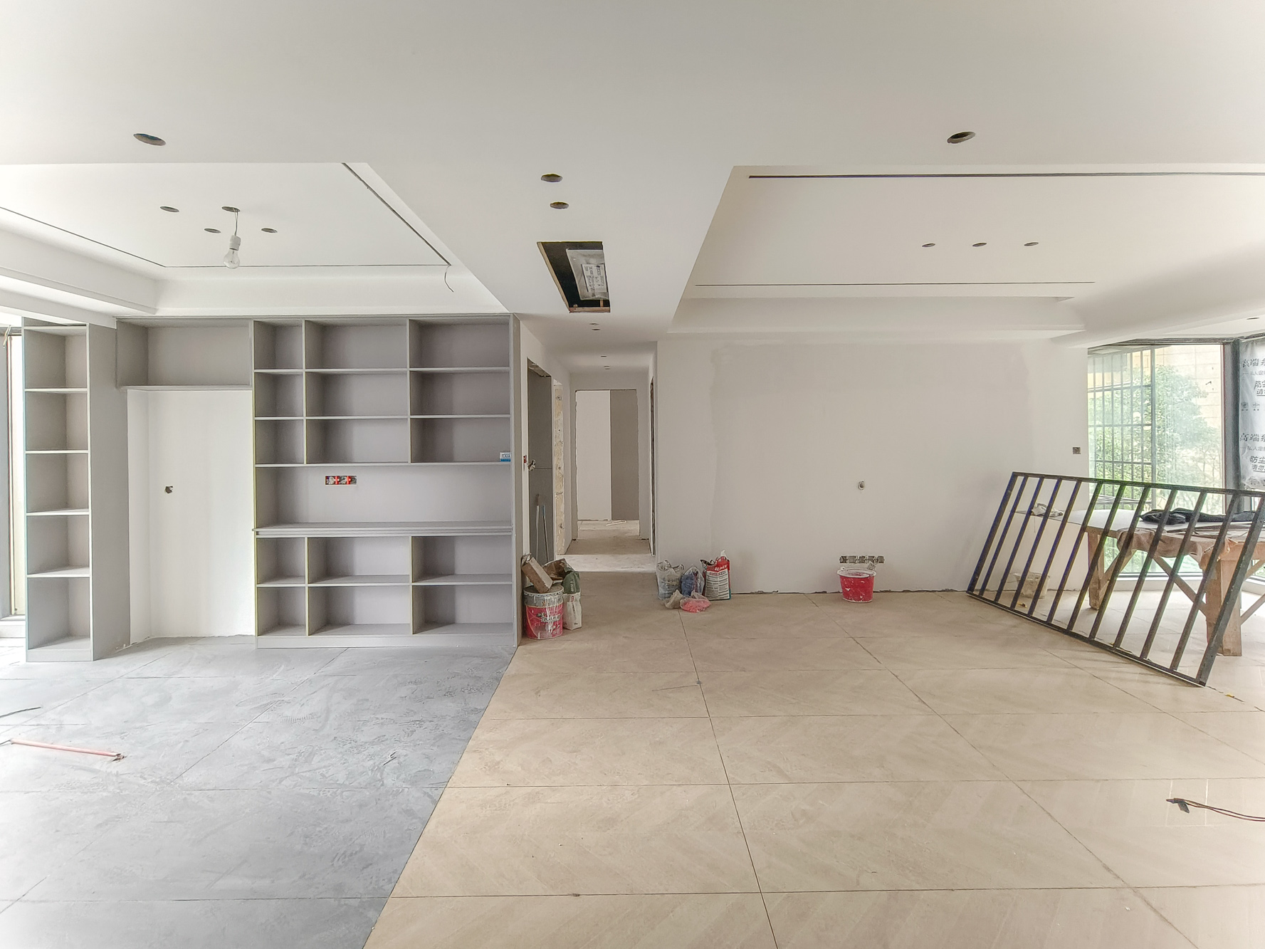 保利香槟国际 5室2厅2卫 125.00万 保利香槟国际 5室2厅2卫 125.00万客厅