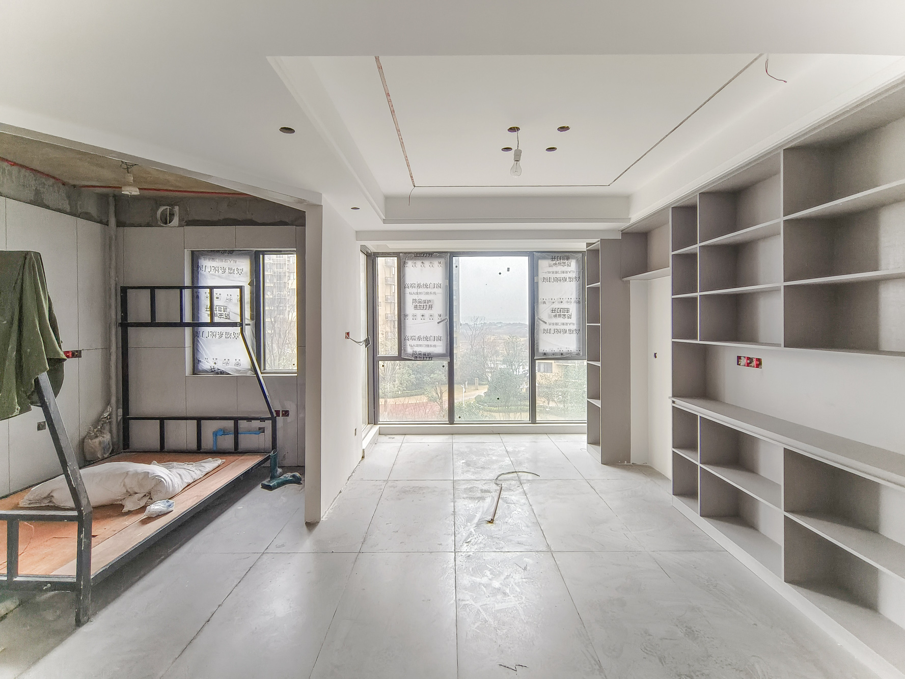 保利香槟国际 5室2厅2卫 125.00万 保利香槟国际 5室2厅2卫 125.00万客厅