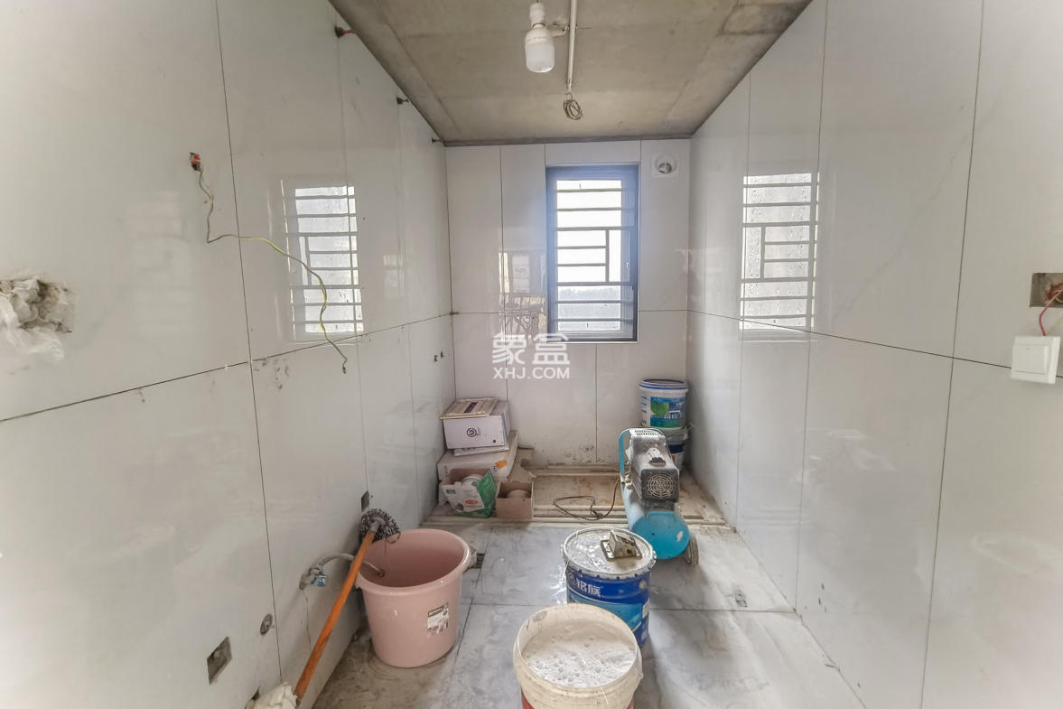 保利香槟国际 5室2厅2卫 125.00万 保利香槟国际 5室2厅2卫 125.00万卫生间