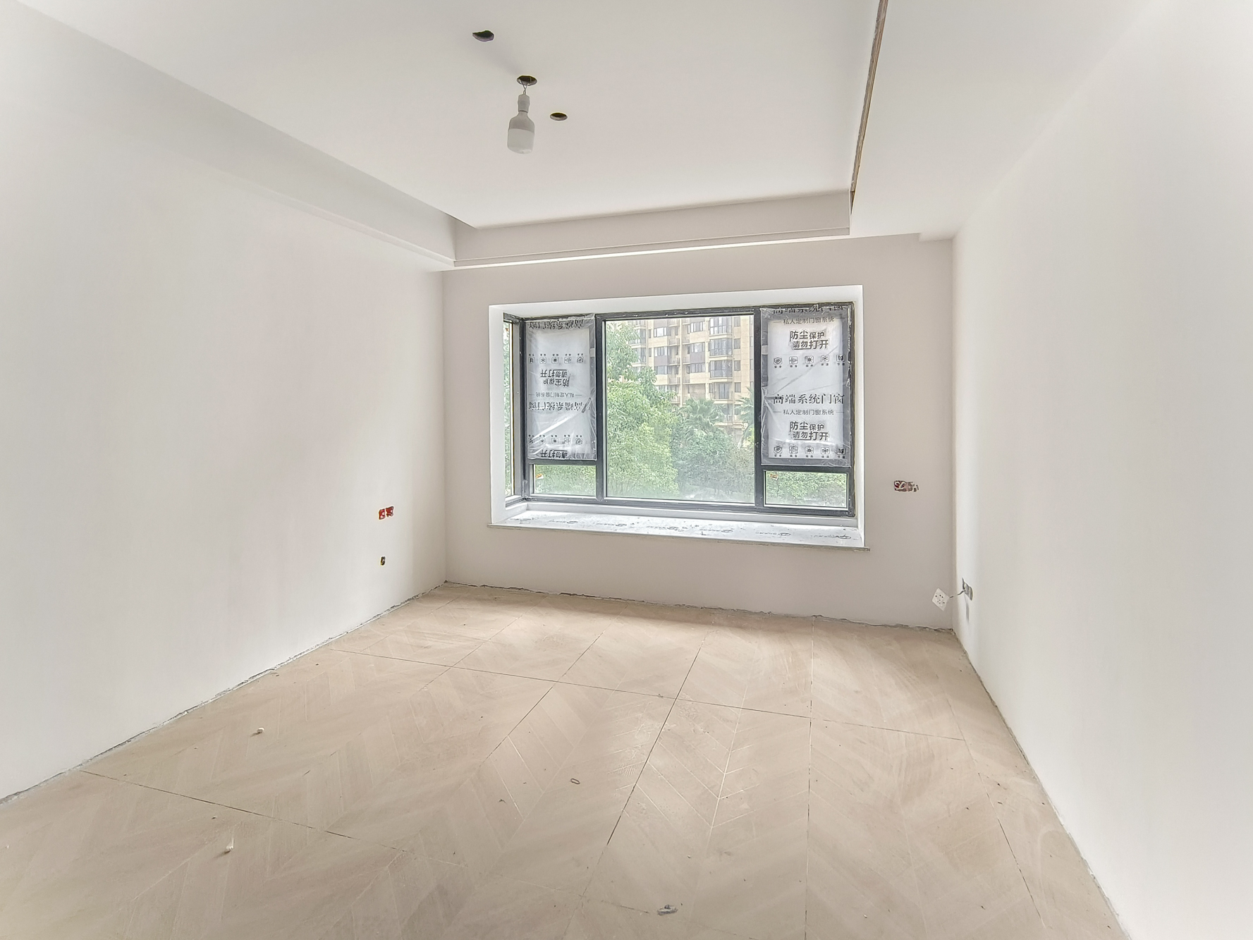 保利香槟国际 5室2厅2卫 125.00万 保利香槟国际 5室2厅2卫 125.00万卧室