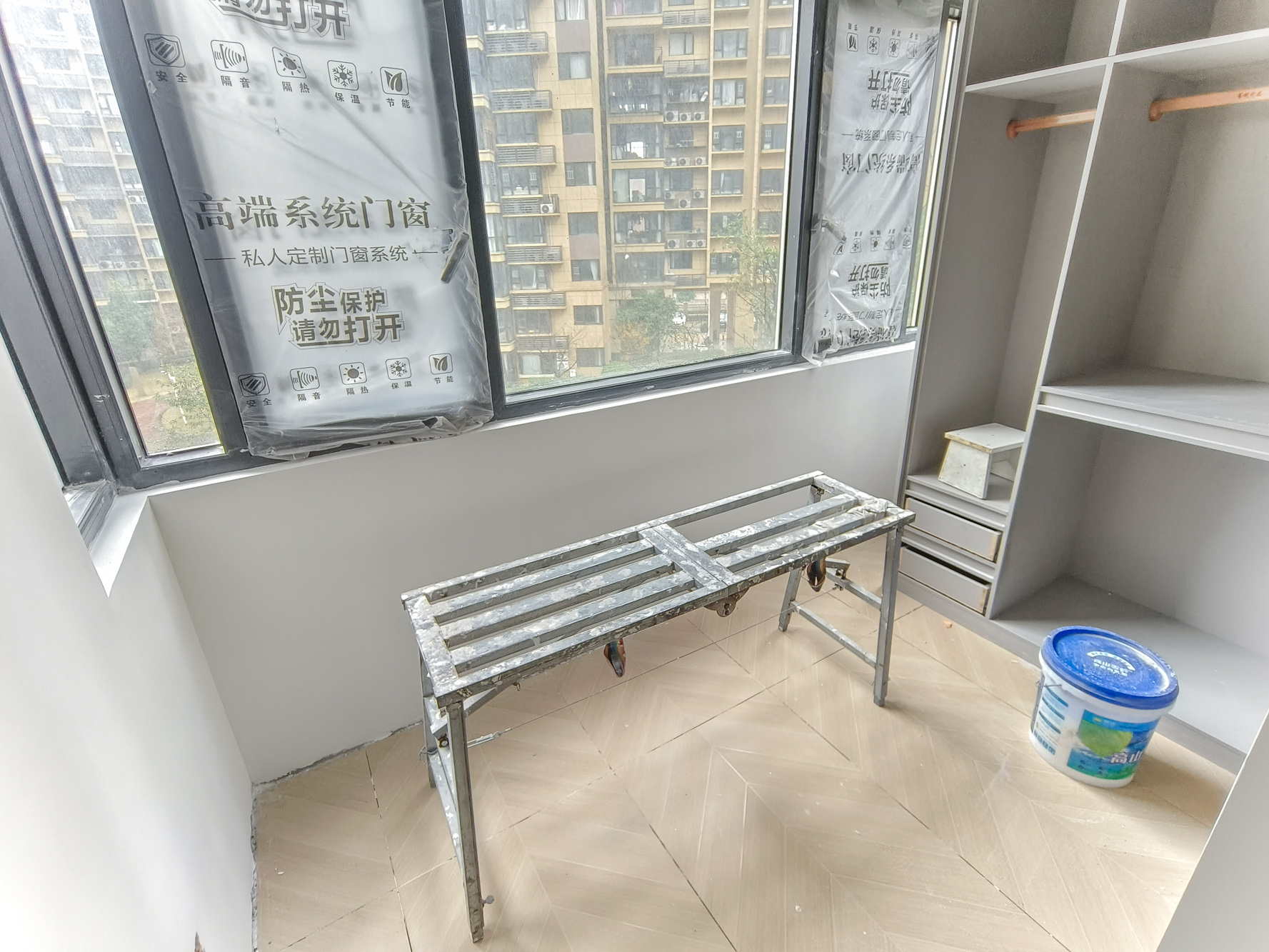 保利香槟国际 5室2厅2卫 125.00万 保利香槟国际 5室2厅2卫 125.00万卧室