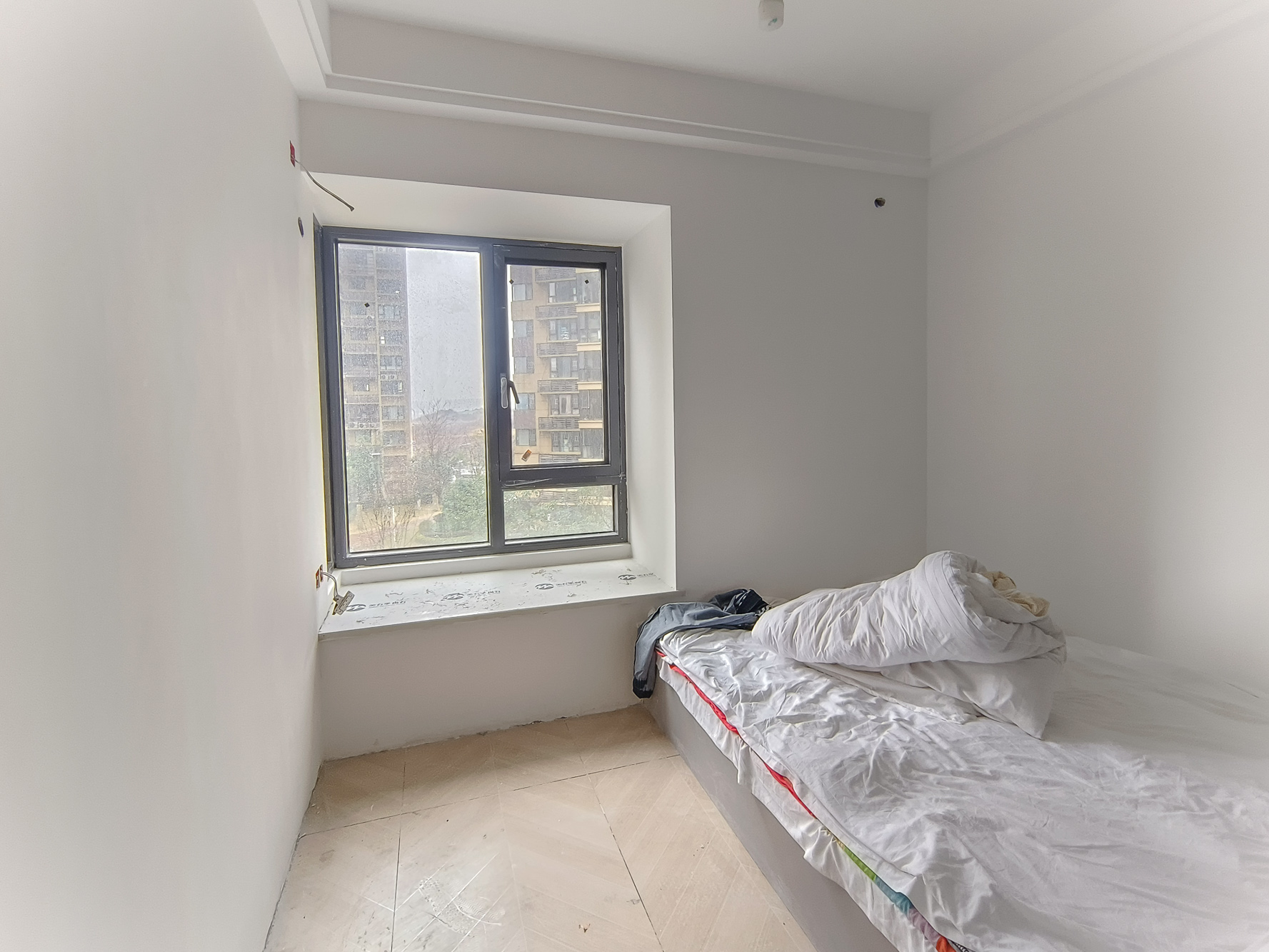 保利香槟国际 5室2厅2卫 125.00万 保利香槟国际 5室2厅2卫 125.00万卧室