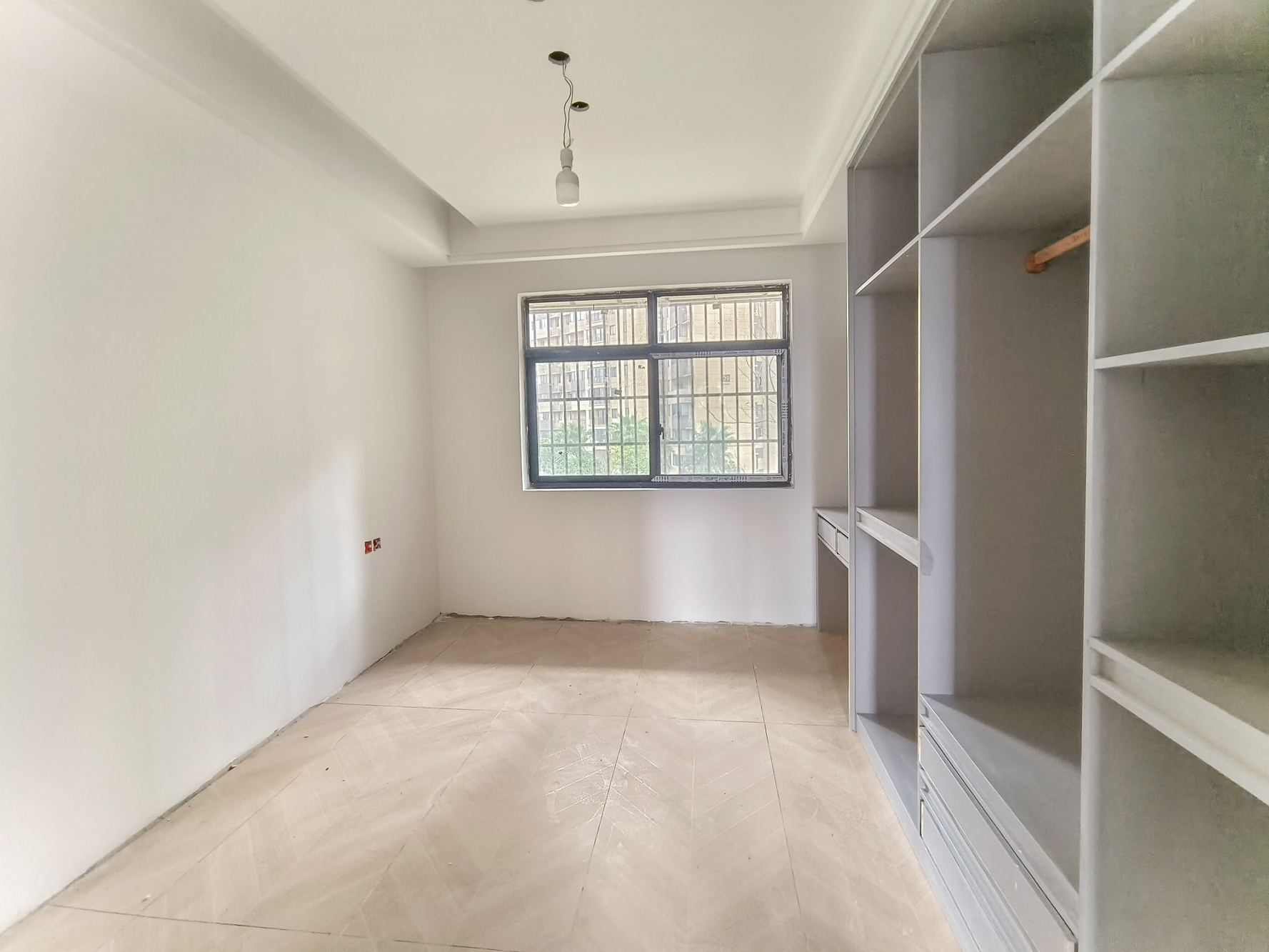 保利香槟国际 5室2厅2卫 125.00万 保利香槟国际 5室2厅2卫 125.00万卧室