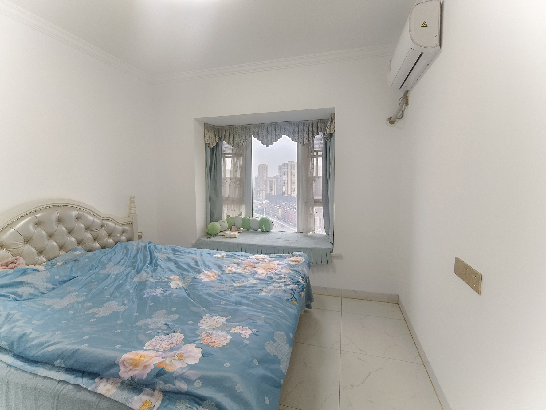 荣盛花语城 3室2厅1卫 66.0万 荣盛花语城 3室2厅1卫 66.0万卧室