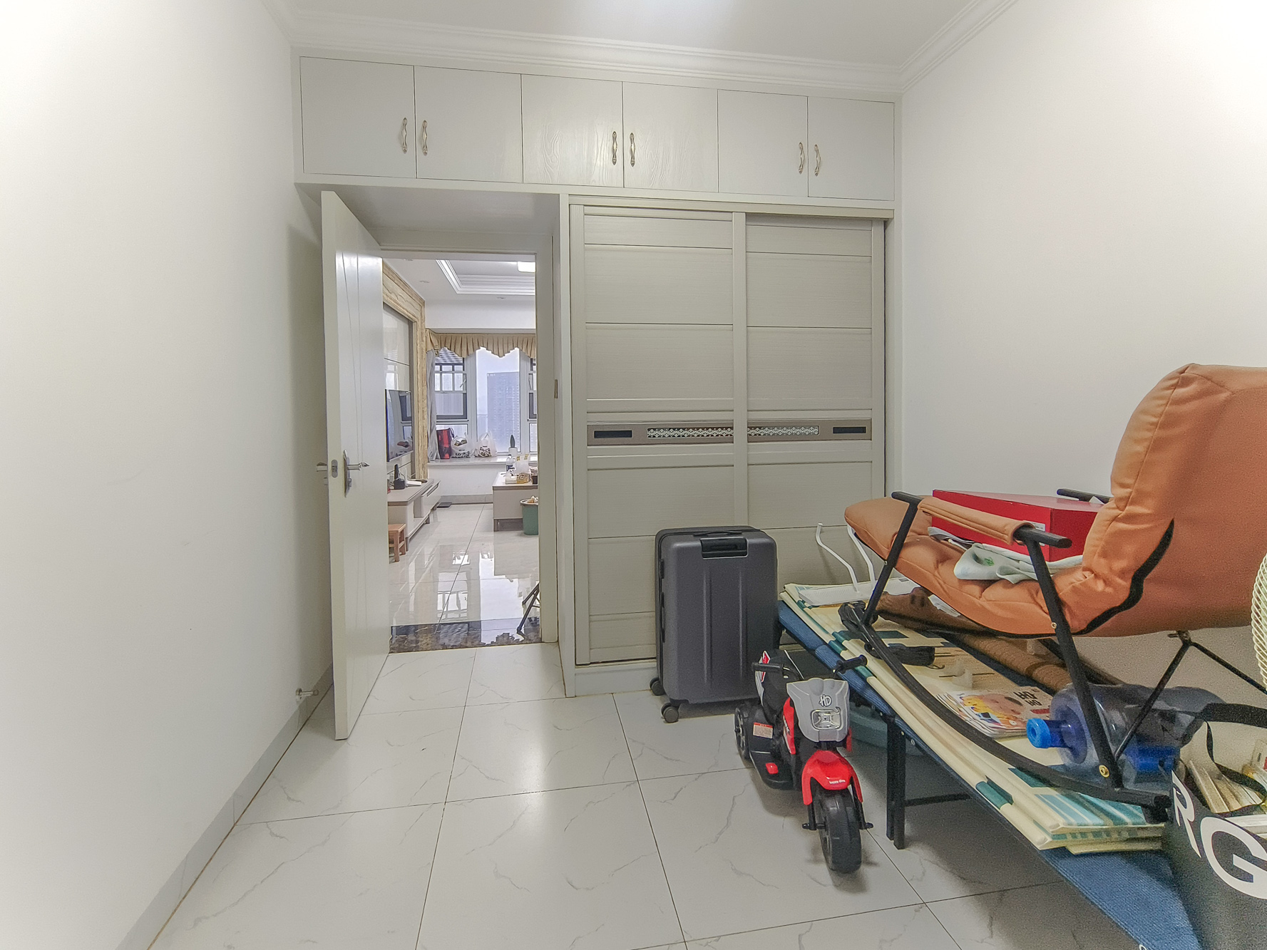 荣盛花语城  3室2厅1卫    66.0万卧室