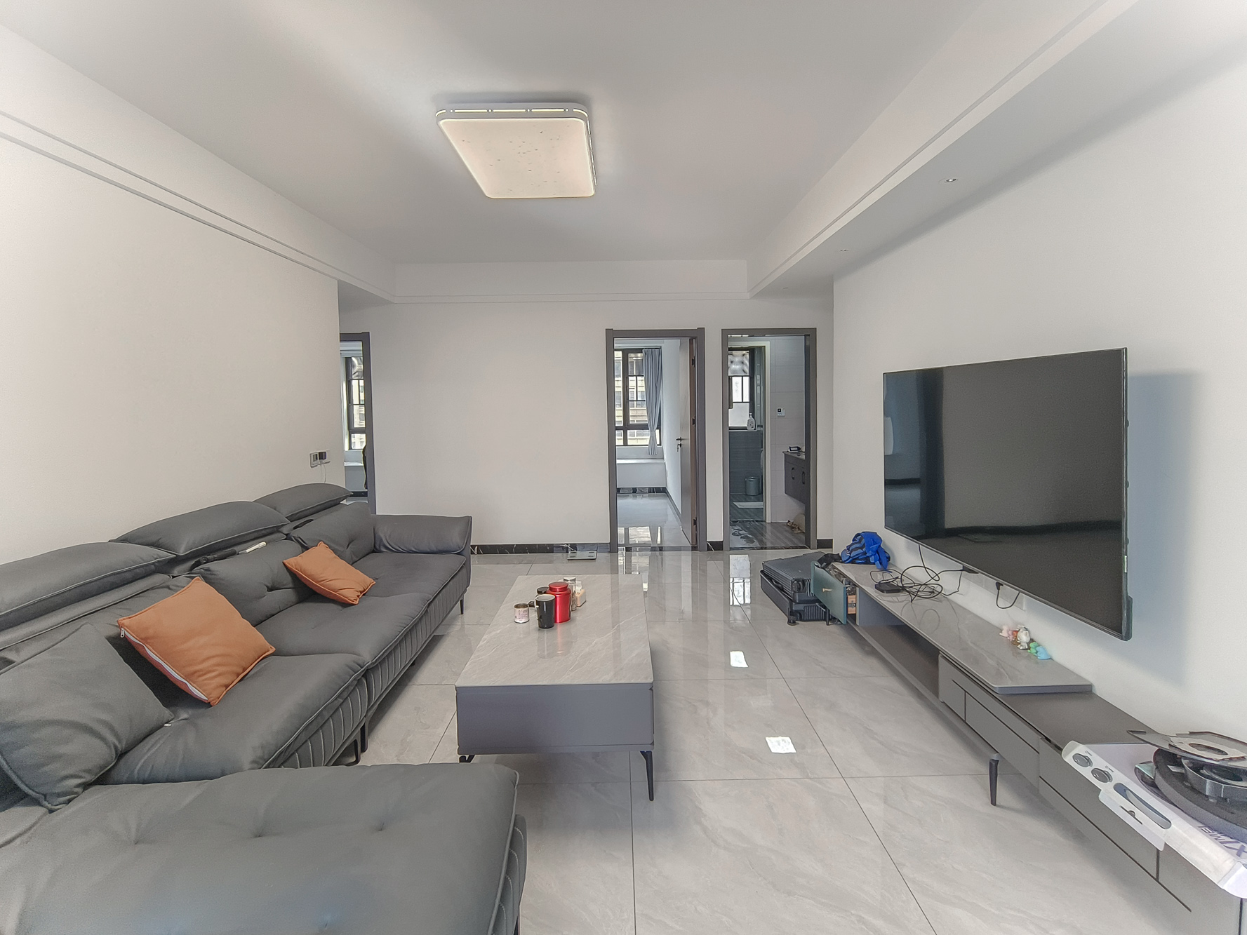 星城春晓 3室2厅2卫 85.0万 星城春晓 3室2厅2卫 85.0万客厅