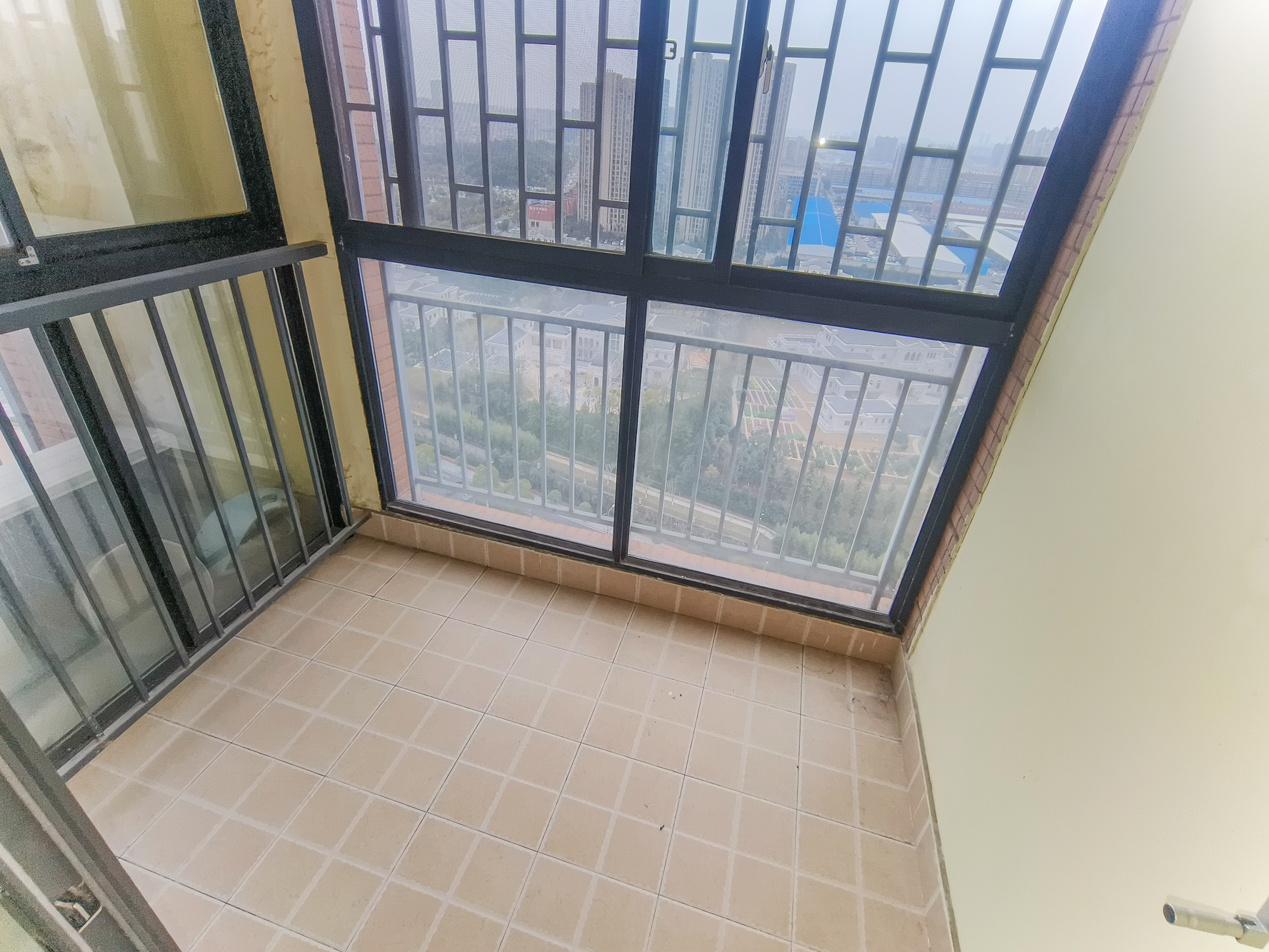 三一街区  3室2厅1卫   57.80万阳台