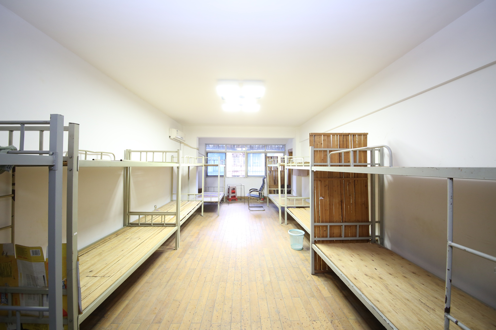 燕山街社区  3室2厅2卫   100.00万客厅