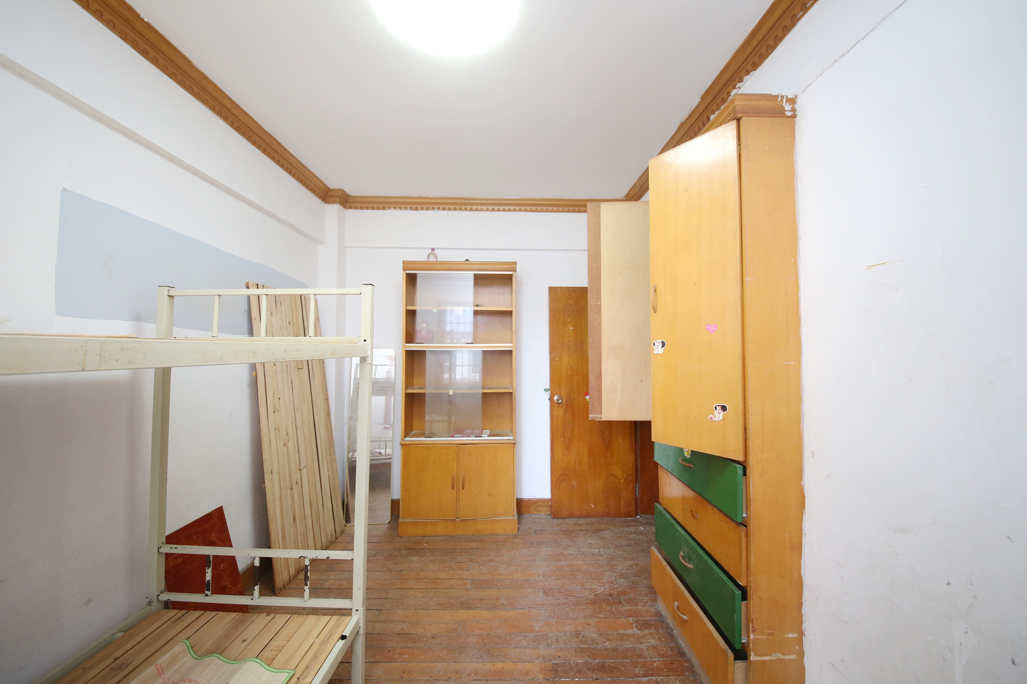 燕山街社区  3室2厅2卫   100.00万其他