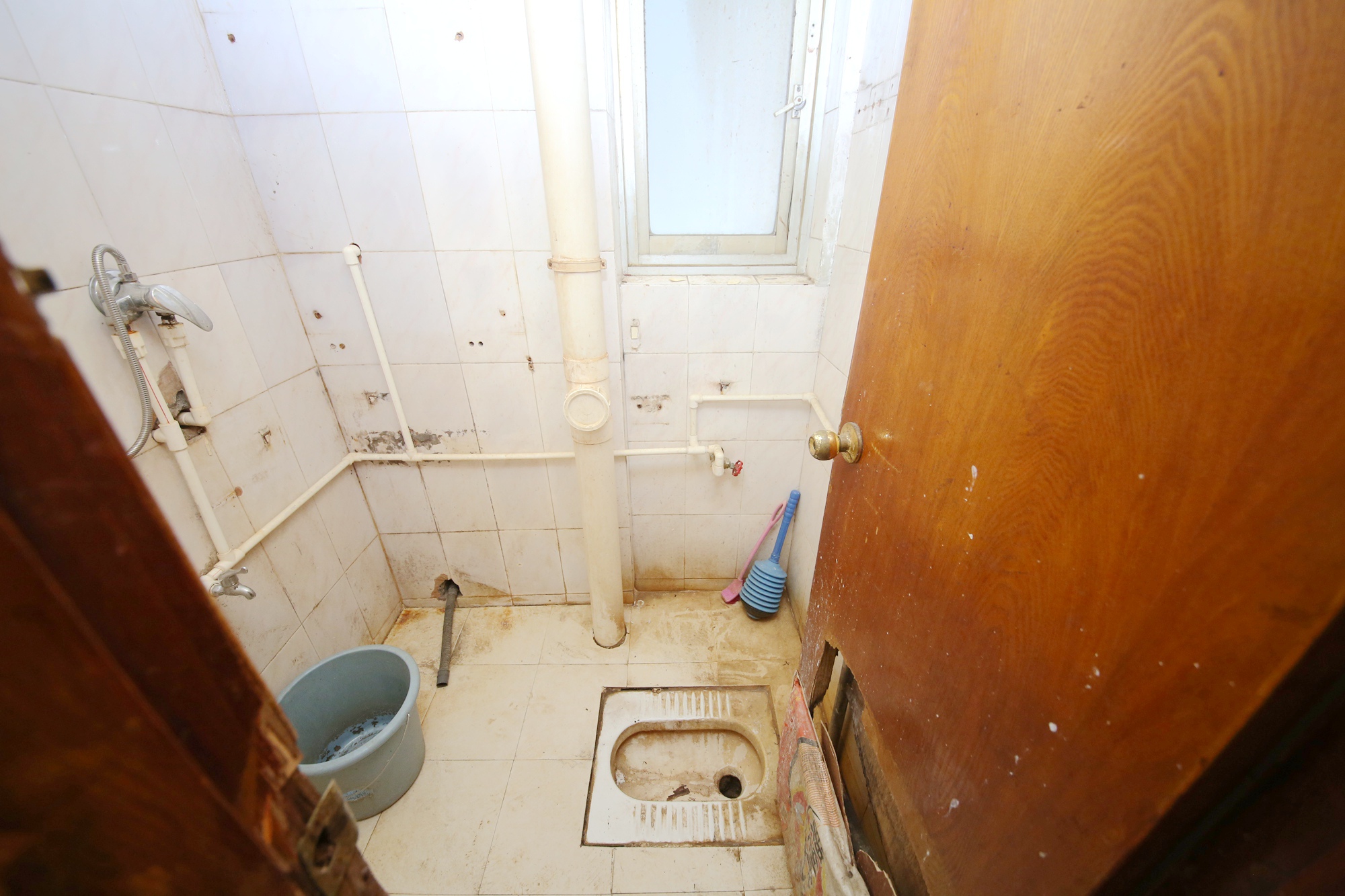 燕山街社区  3室2厅2卫   100.00万卫生间