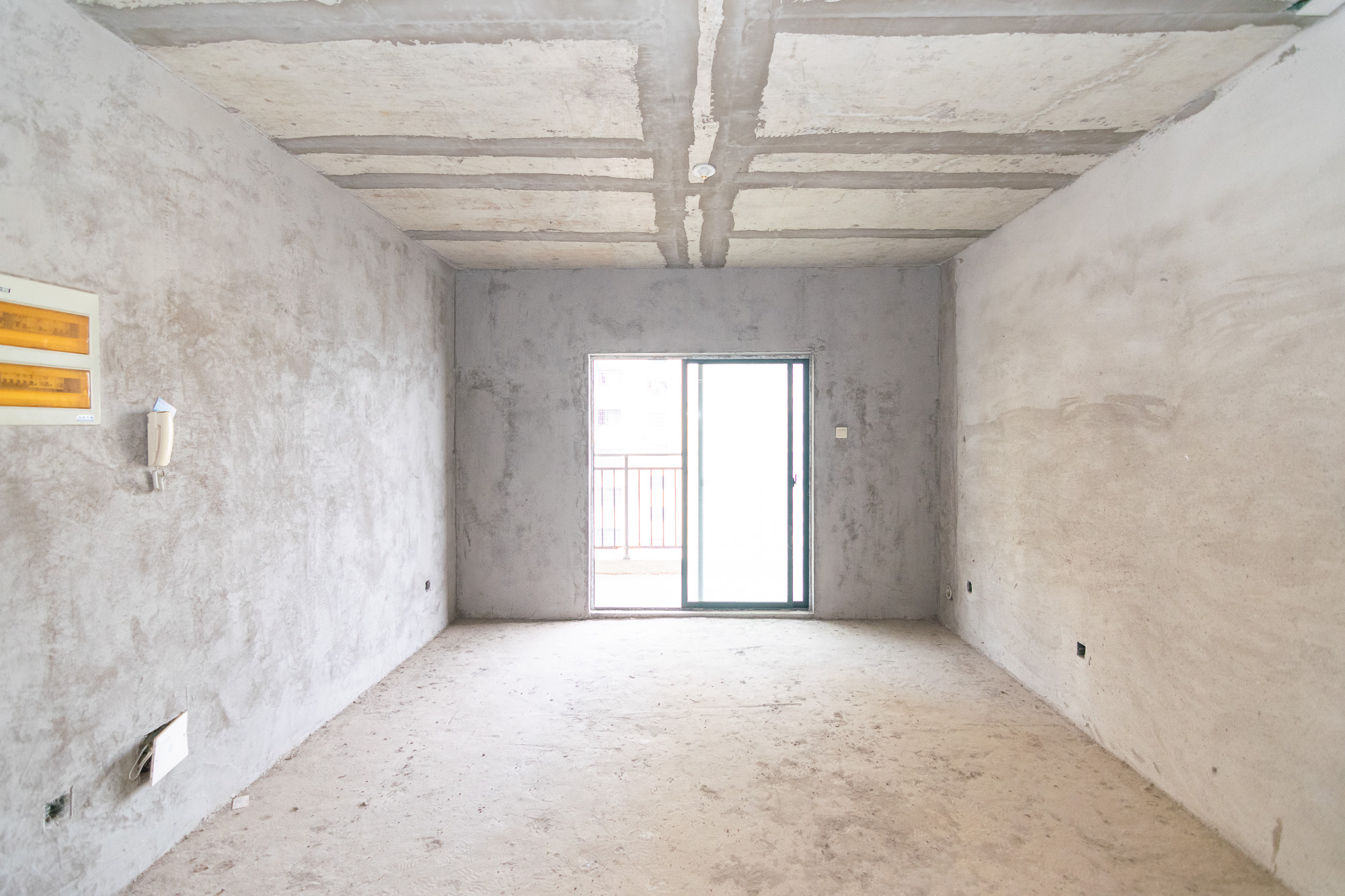 红建滨水铭城 4室2厅2卫 63.0万 红建滨水铭城 4室2厅2卫 63.0万客厅