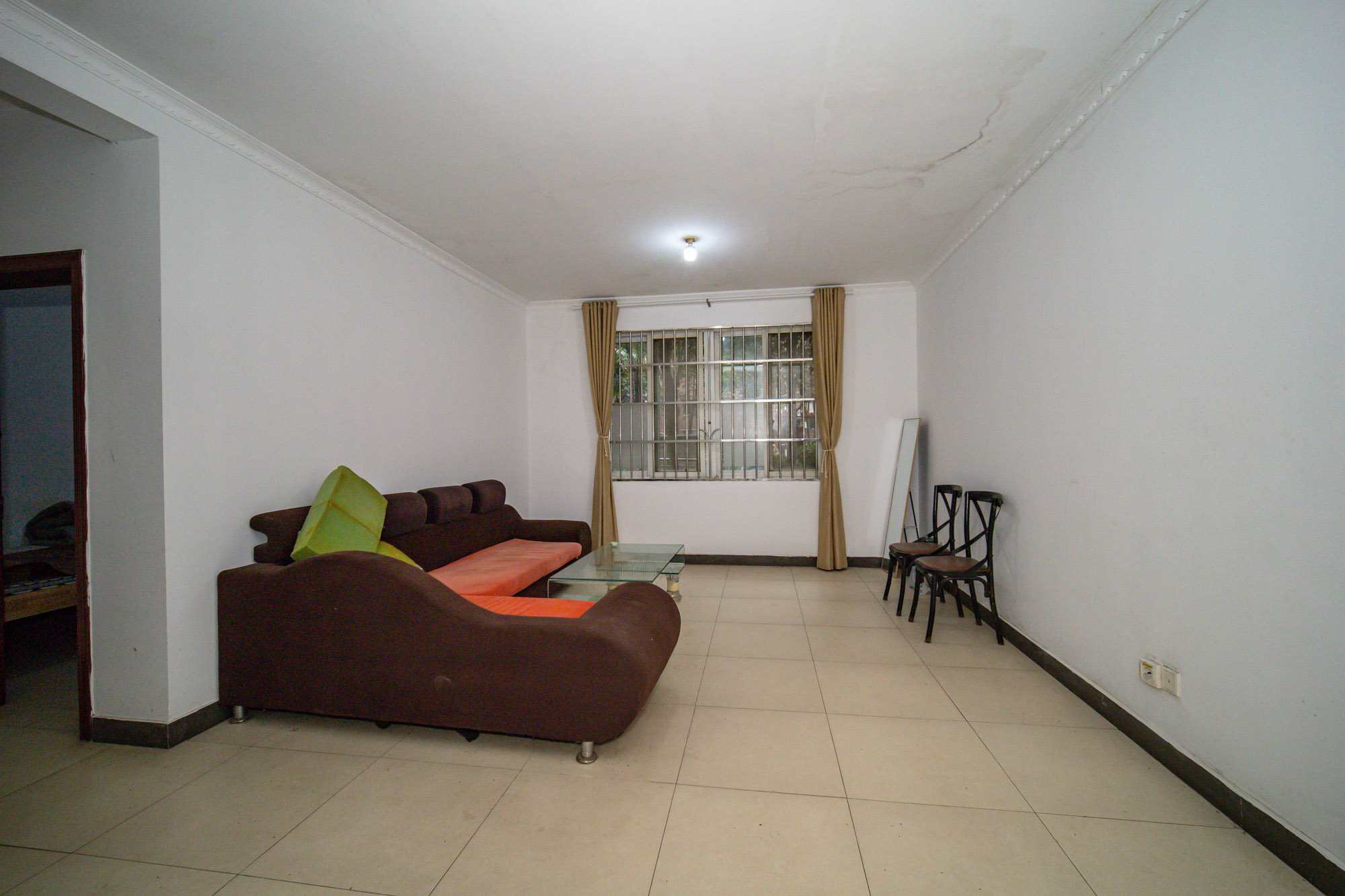 香槟小镇(香槟花苑) 3室2厅1卫 52.8万 香槟小镇(香槟花苑) 3室2厅1卫 52.8万客厅