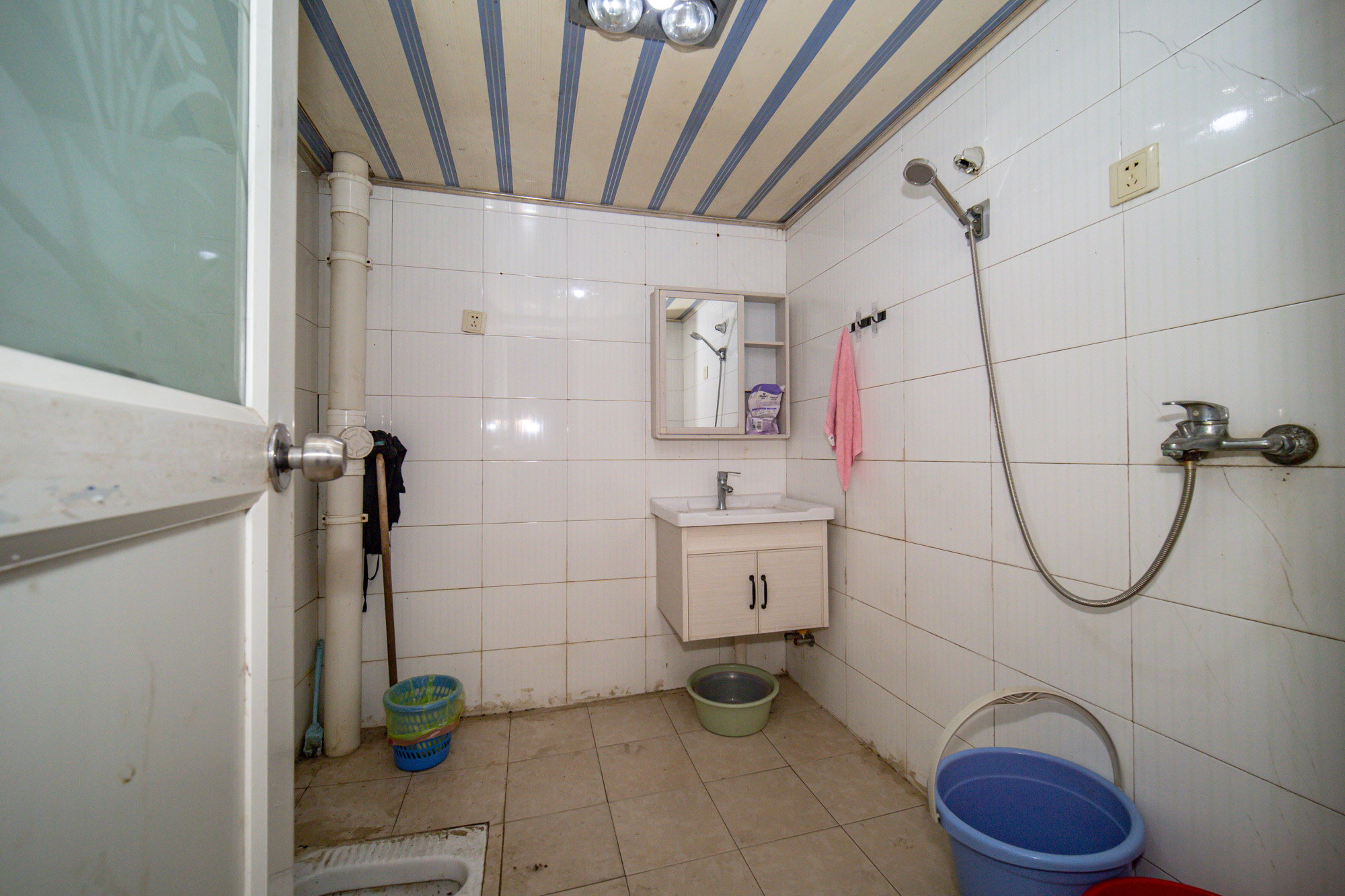 香槟小镇(香槟花苑) 3室2厅1卫 52.8万 香槟小镇(香槟花苑) 3室2厅1卫 52.8万卫生间