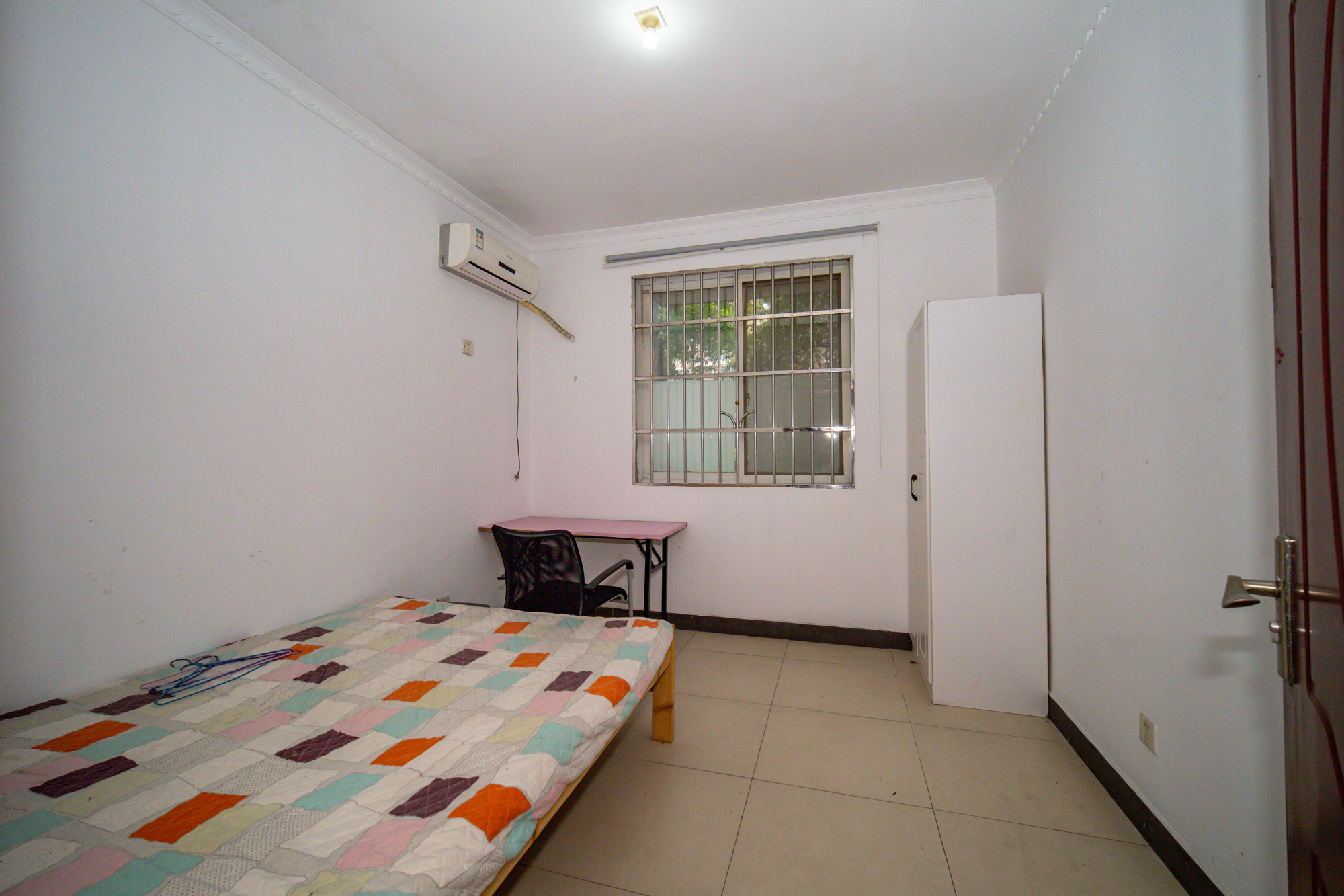 香槟小镇(香槟花苑) 3室2厅1卫 52.8万 香槟小镇(香槟花苑) 3室2厅1卫 52.8万卧室