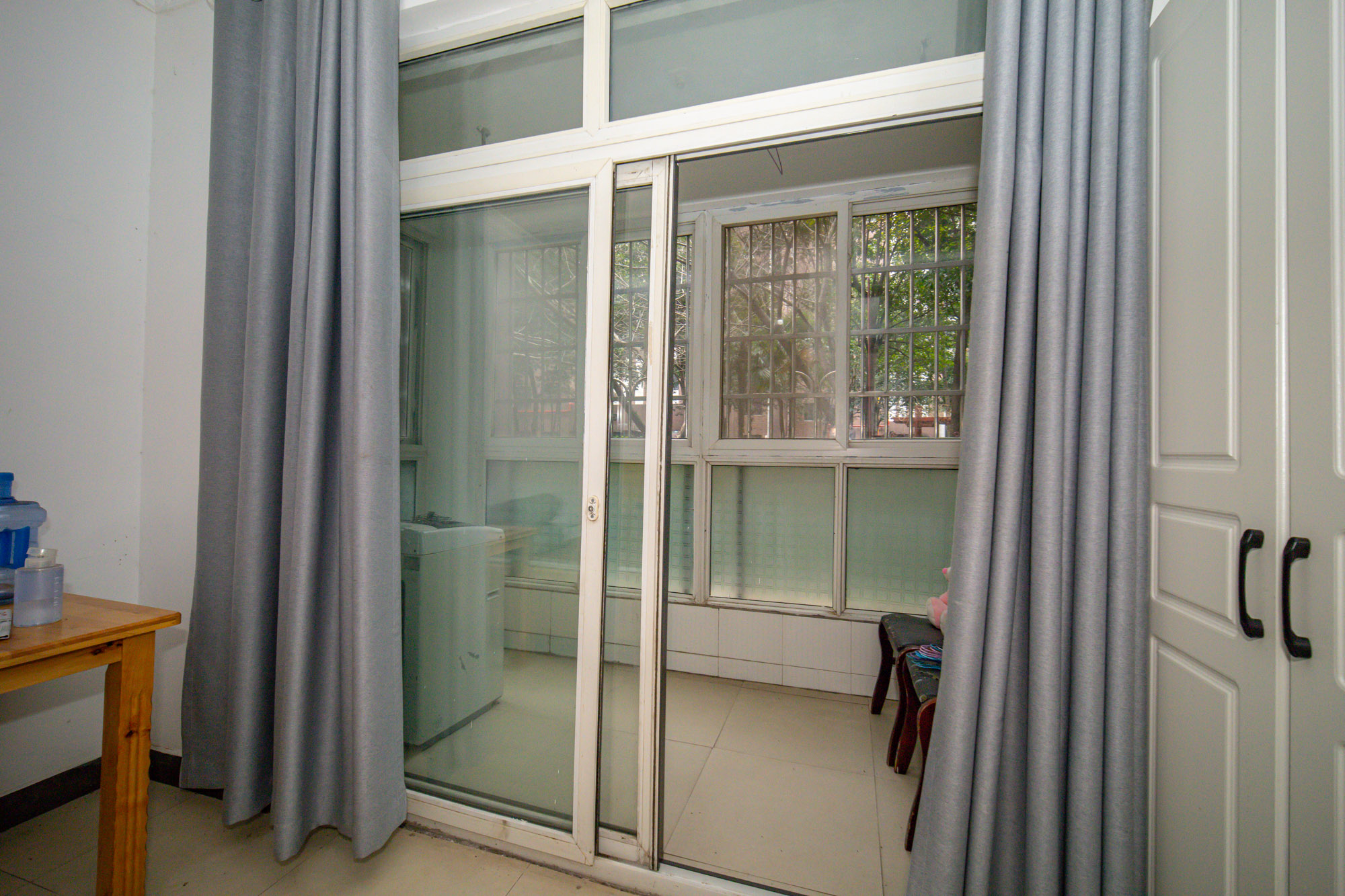 香槟小镇(香槟花苑) 3室2厅1卫 52.8万 香槟小镇(香槟花苑) 3室2厅1卫 52.8万阳台