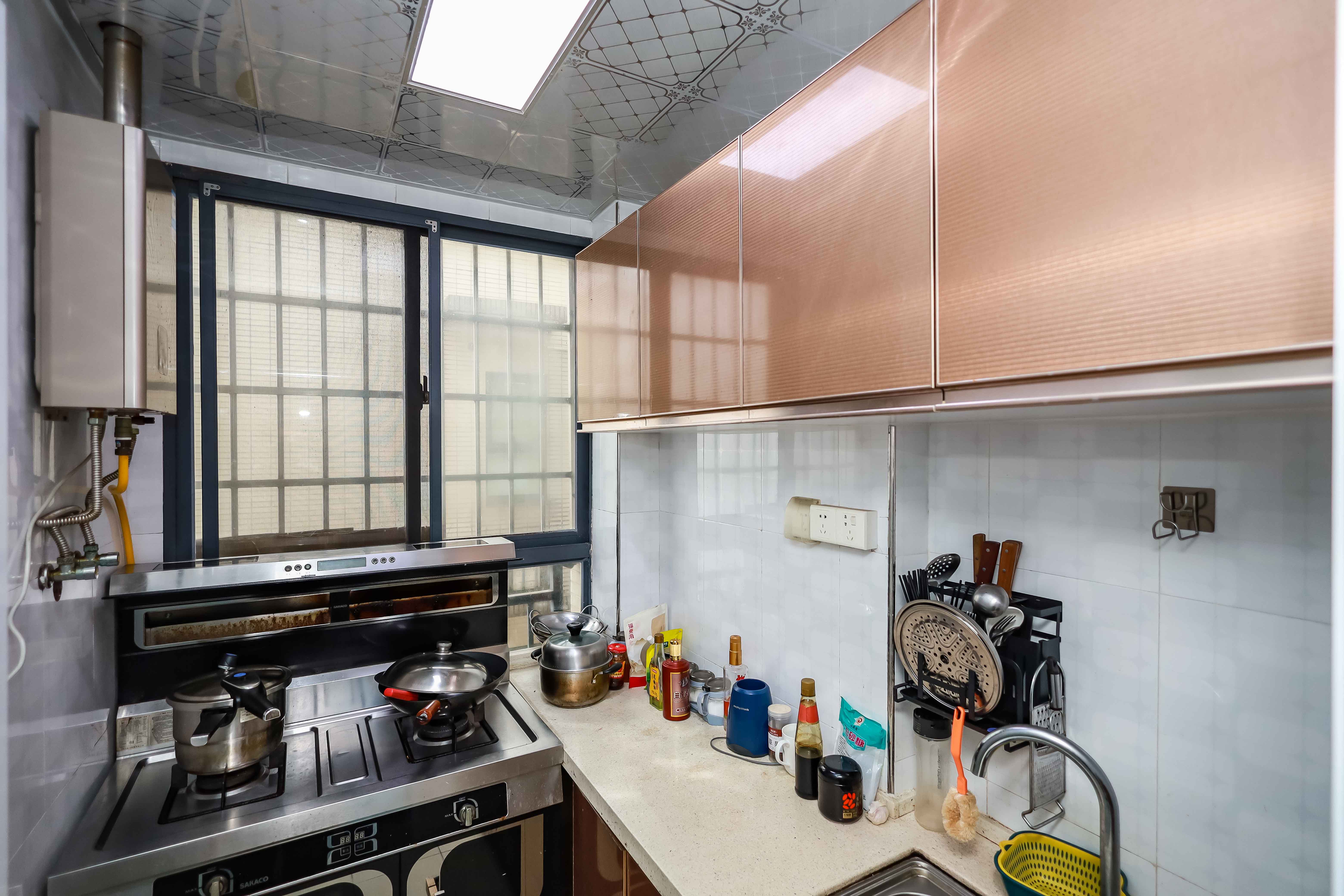 莱茵城  3室2厅2卫    60.0万厨房