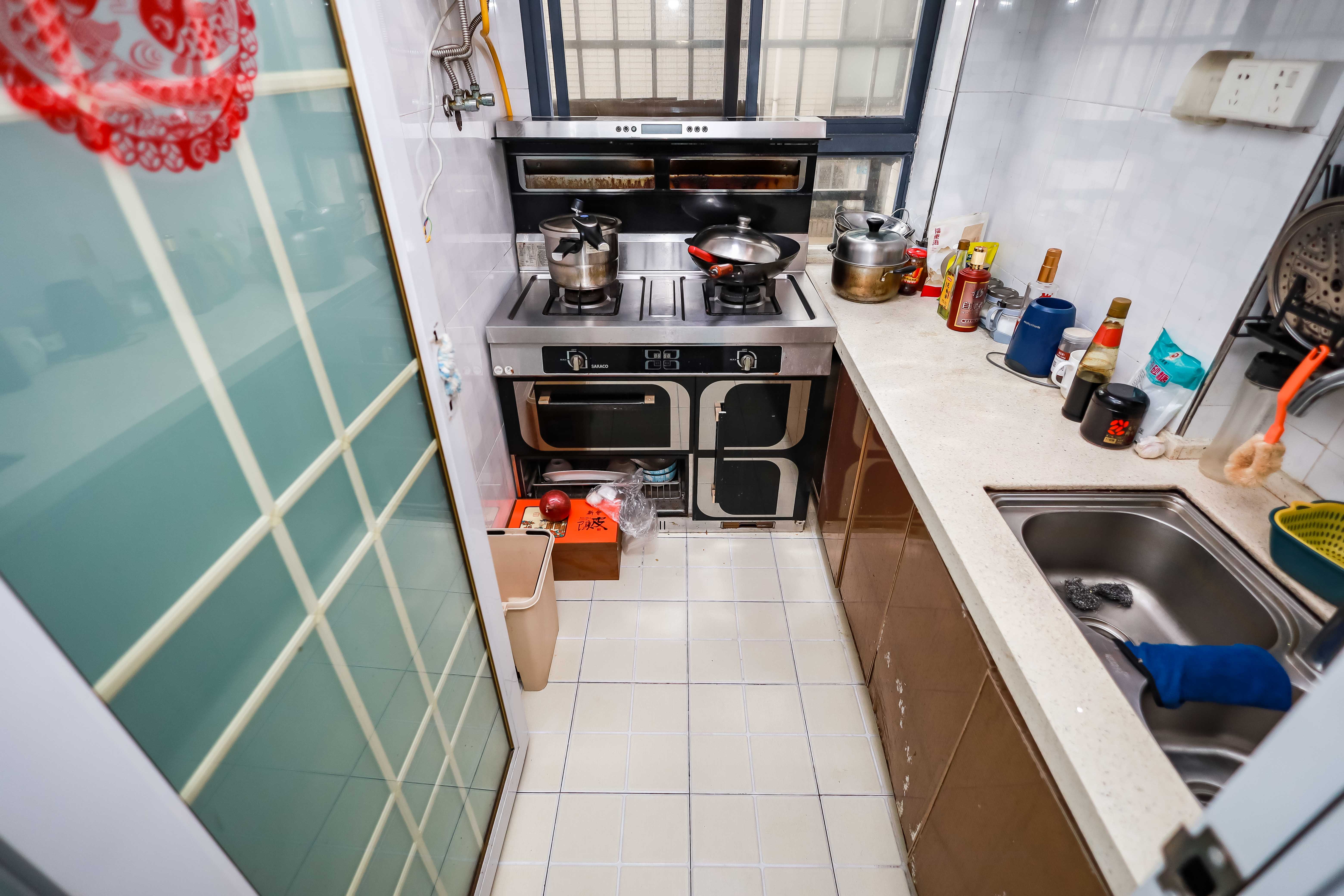 莱茵城  3室2厅2卫    60.0万厨房