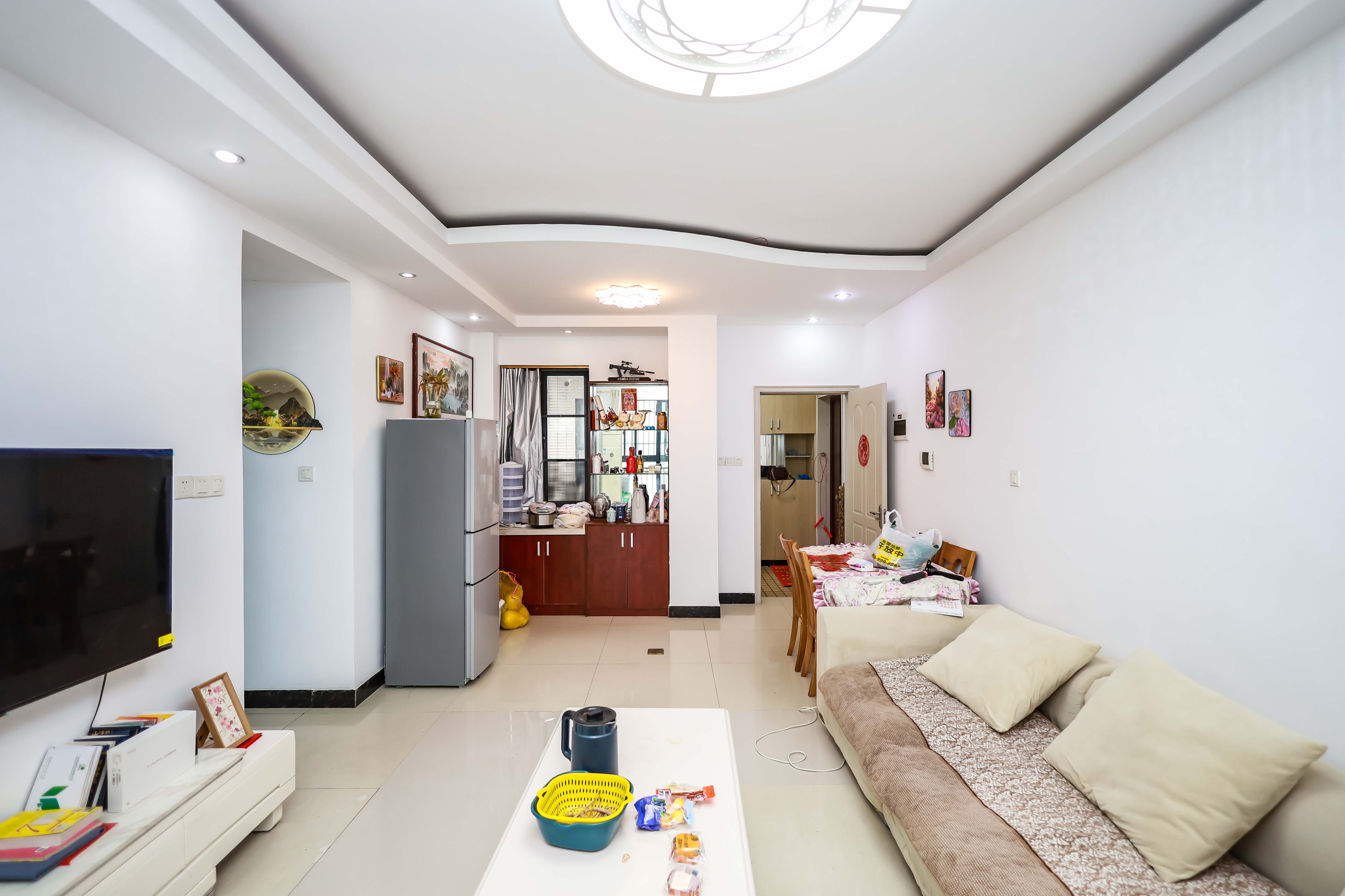 莱茵城  3室2厅2卫    60.0万客厅