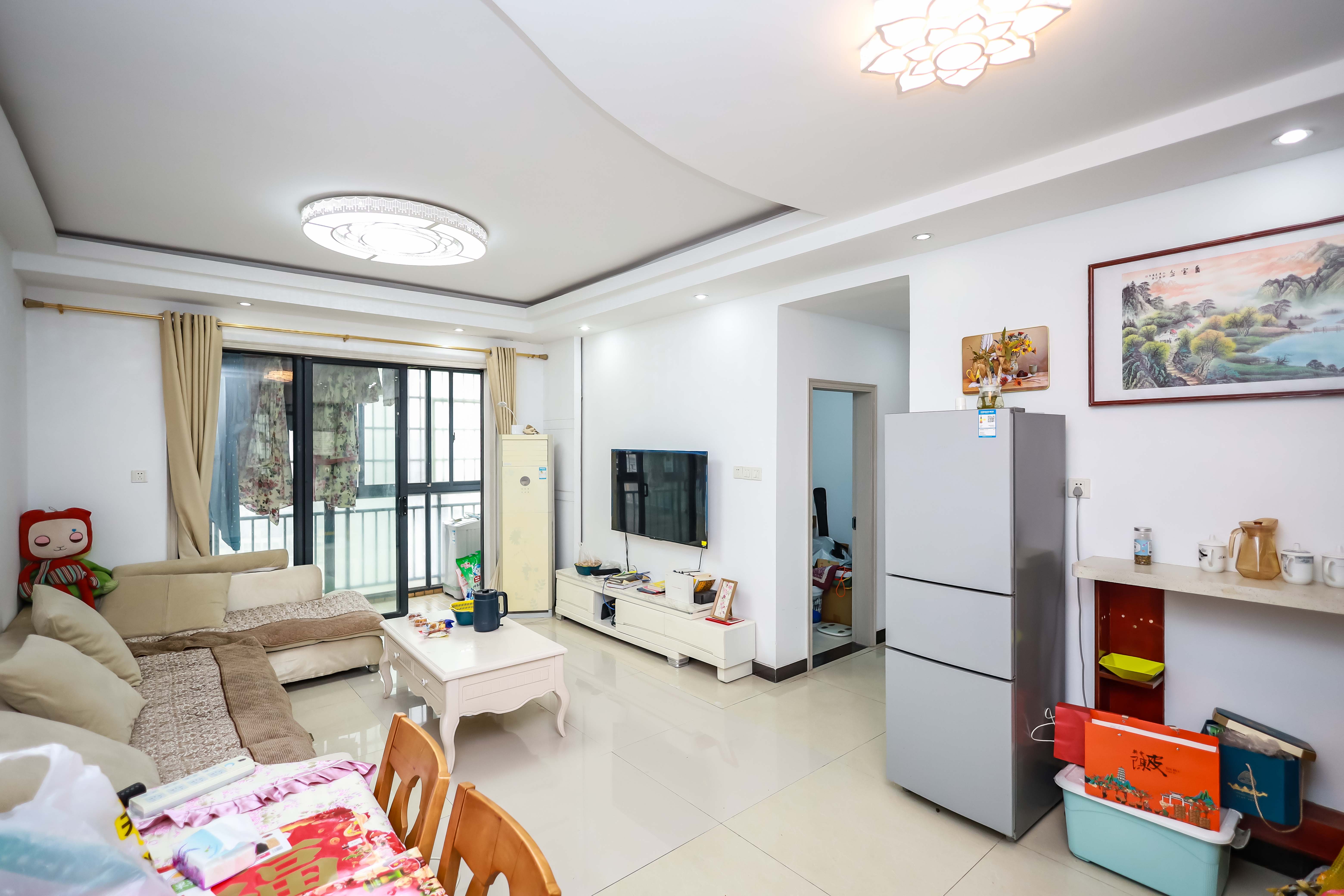 莱茵城  3室2厅2卫    60.0万客厅