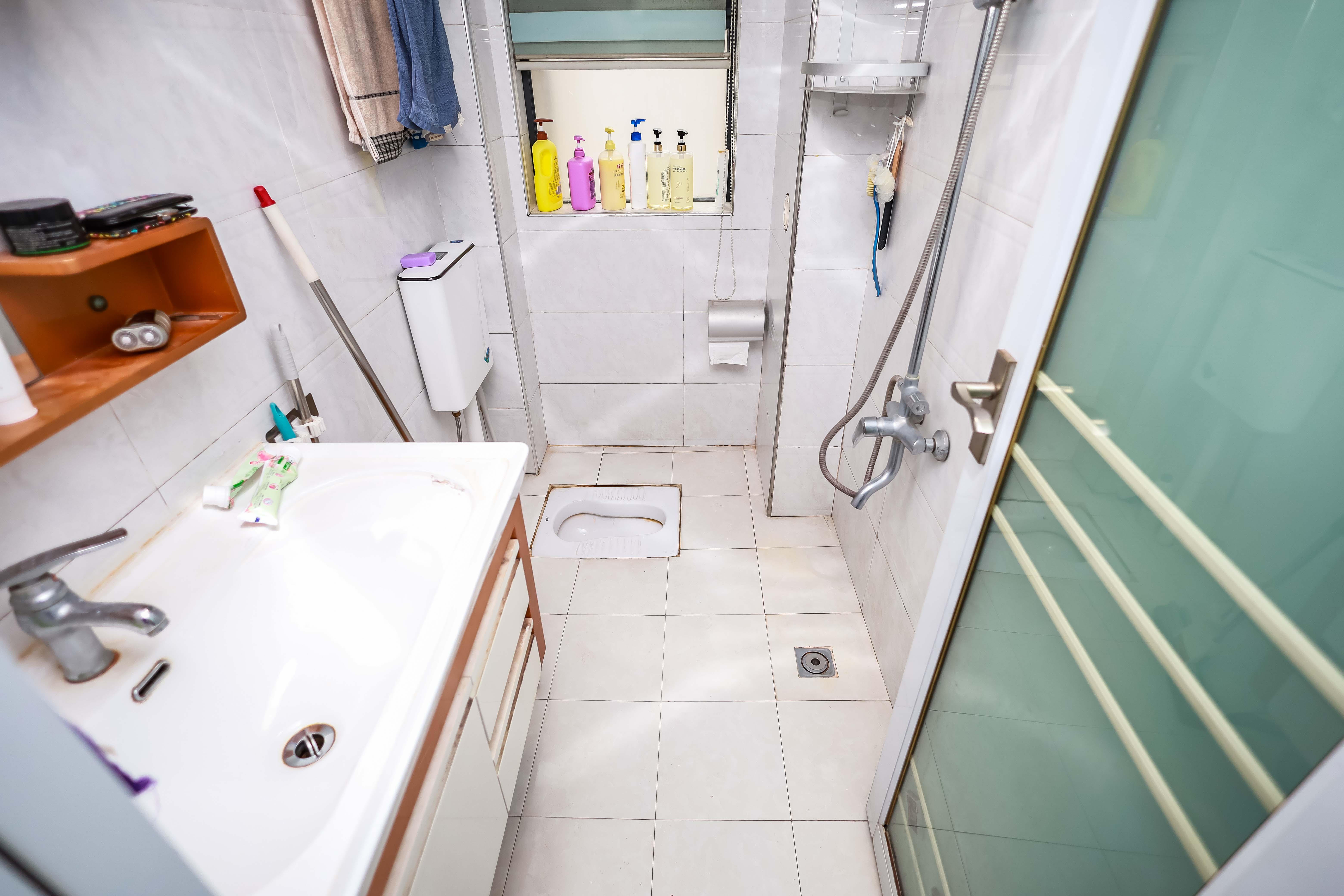 莱茵城  3室2厅2卫    60.0万卫生间