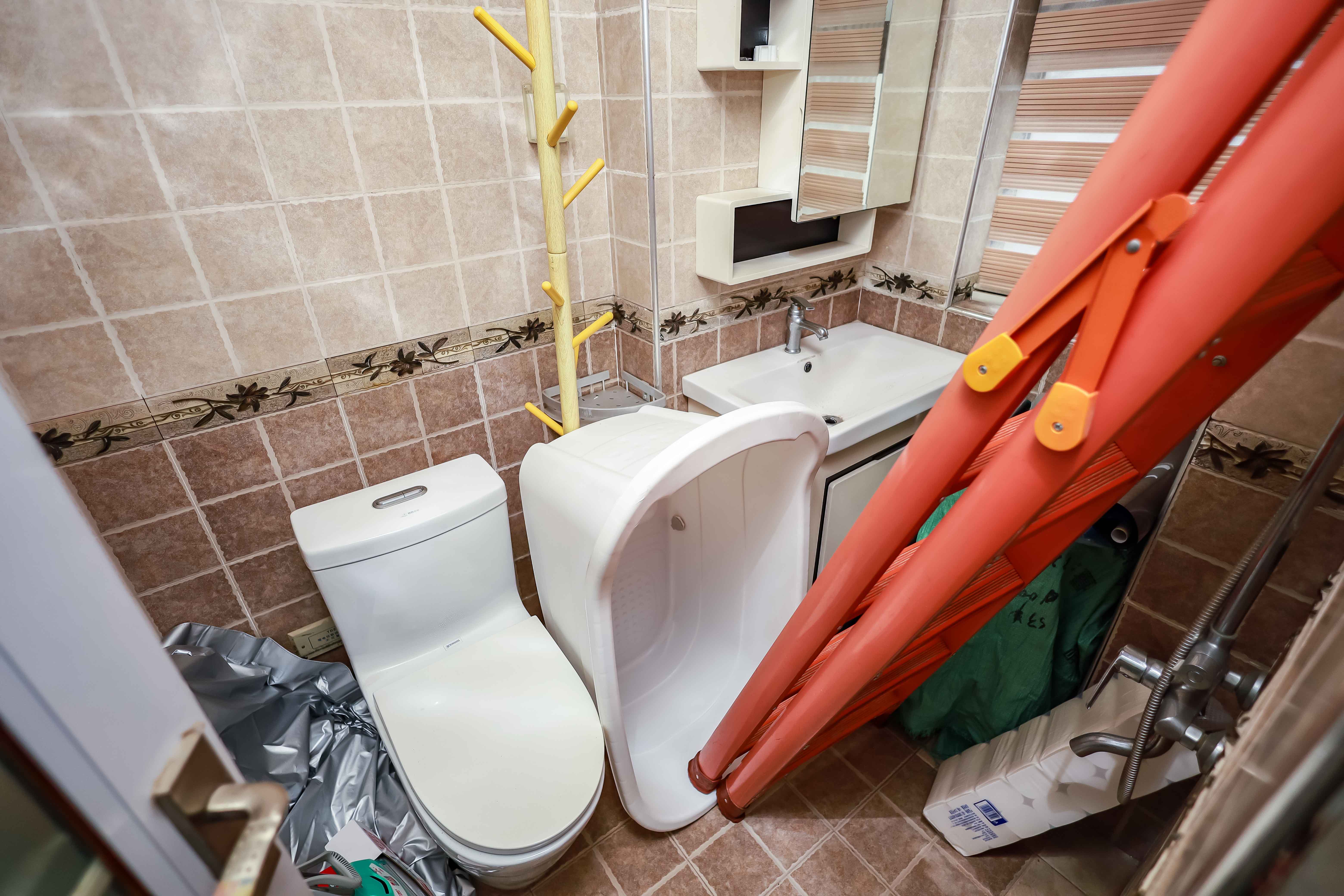 莱茵城  3室2厅2卫    60.0万卫生间