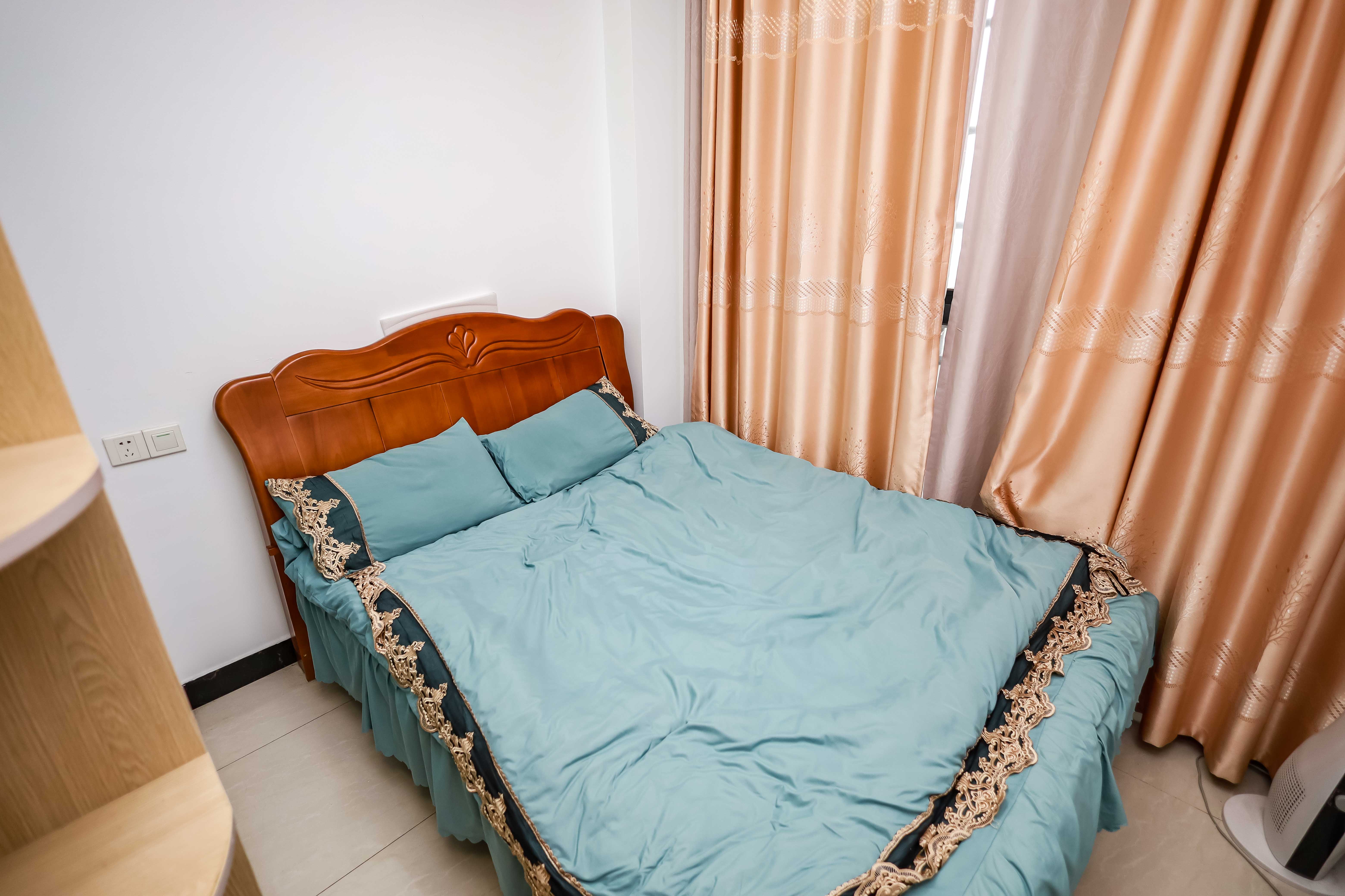 莱茵城  3室2厅2卫    60.0万卧室