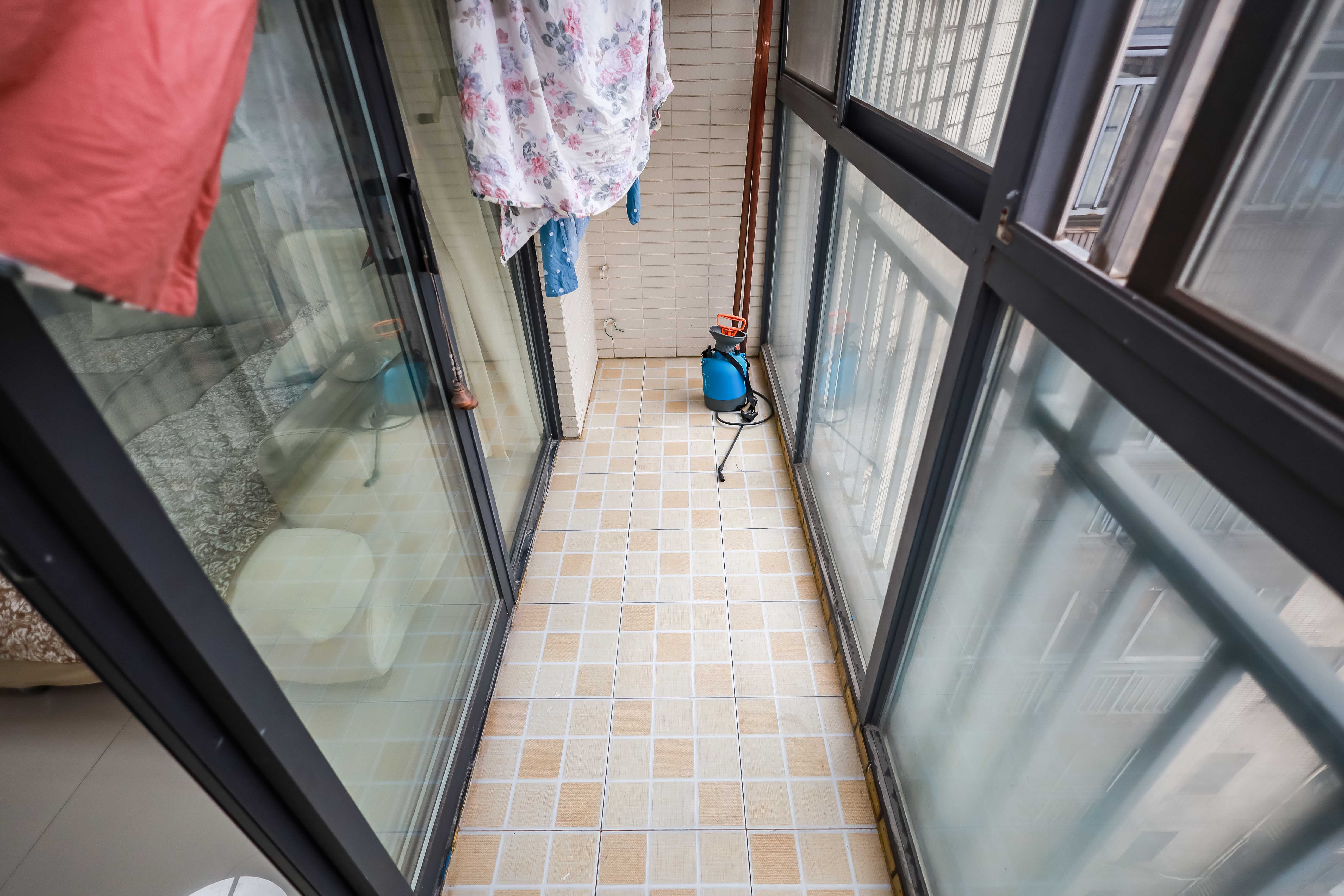 莱茵城  3室2厅2卫    60.0万阳台