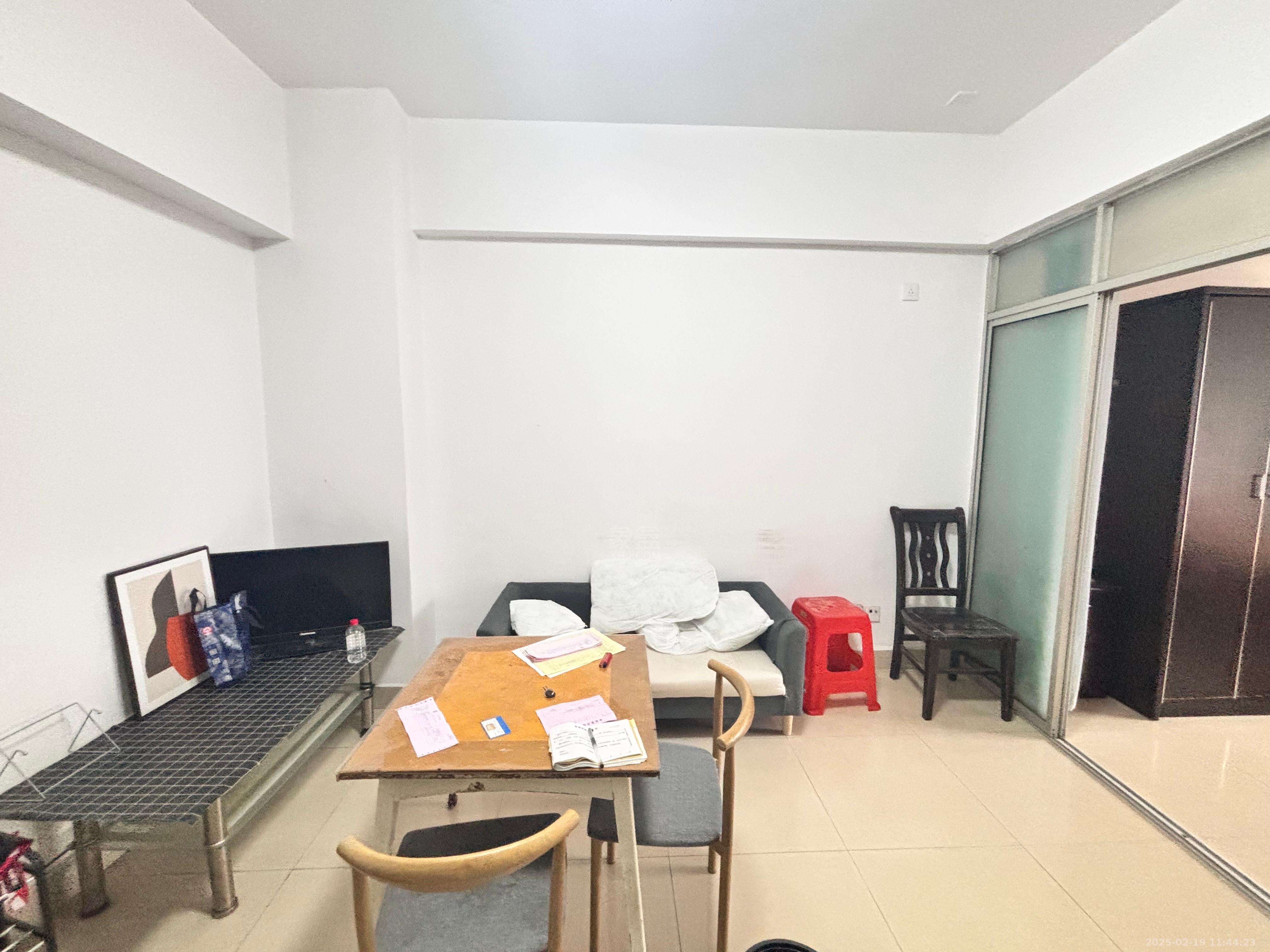 现代城  1室1厅1卫   900.00元/月室内图