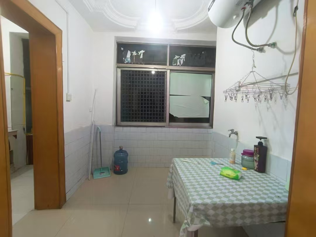 一小家属楼 2室1厅1卫 25.8万 一小家属楼 2室1厅1卫 25.8万客厅