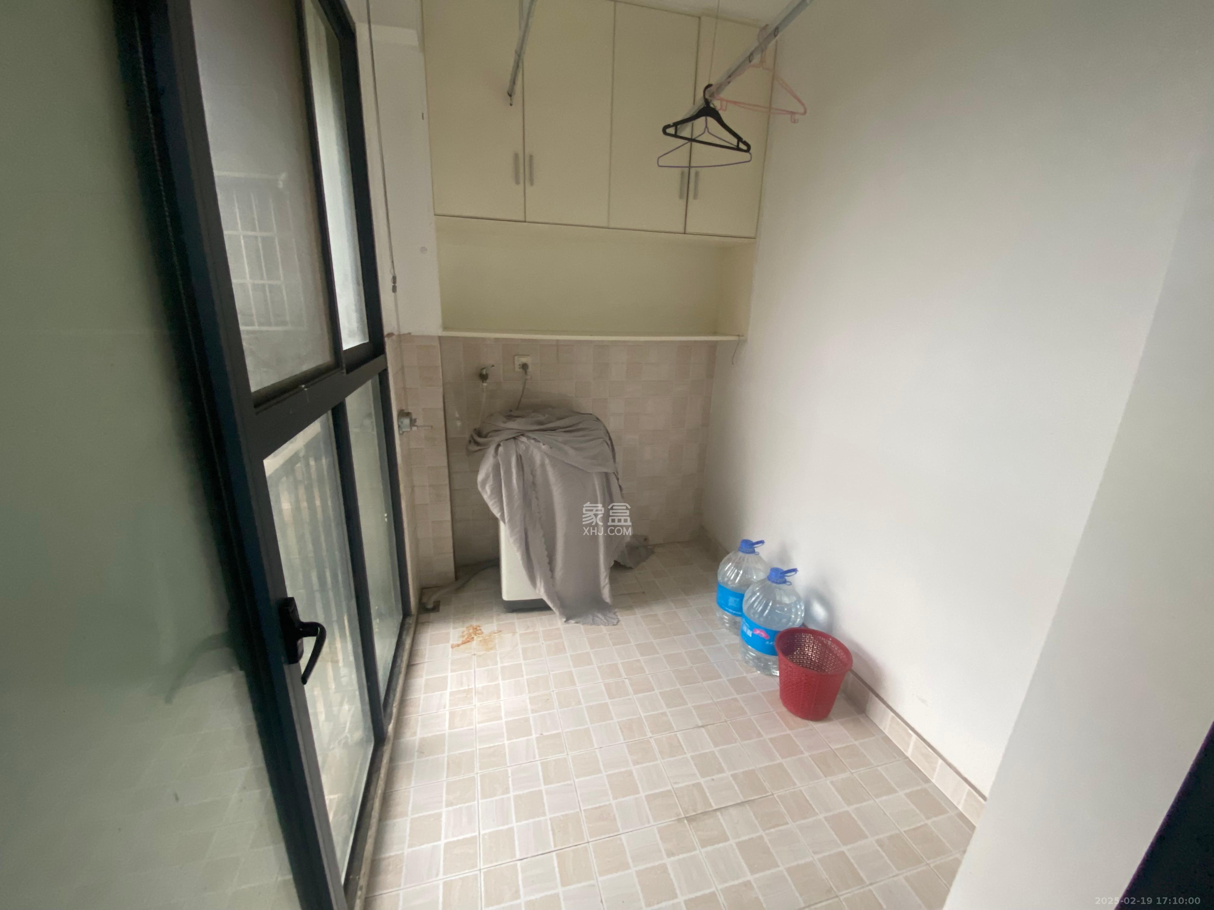 秀峰景园(领秀峰) 1室2厅1卫 2000.0元/月 秀峰景园(领秀峰) 1室2厅1卫 2000.0元/月室内图