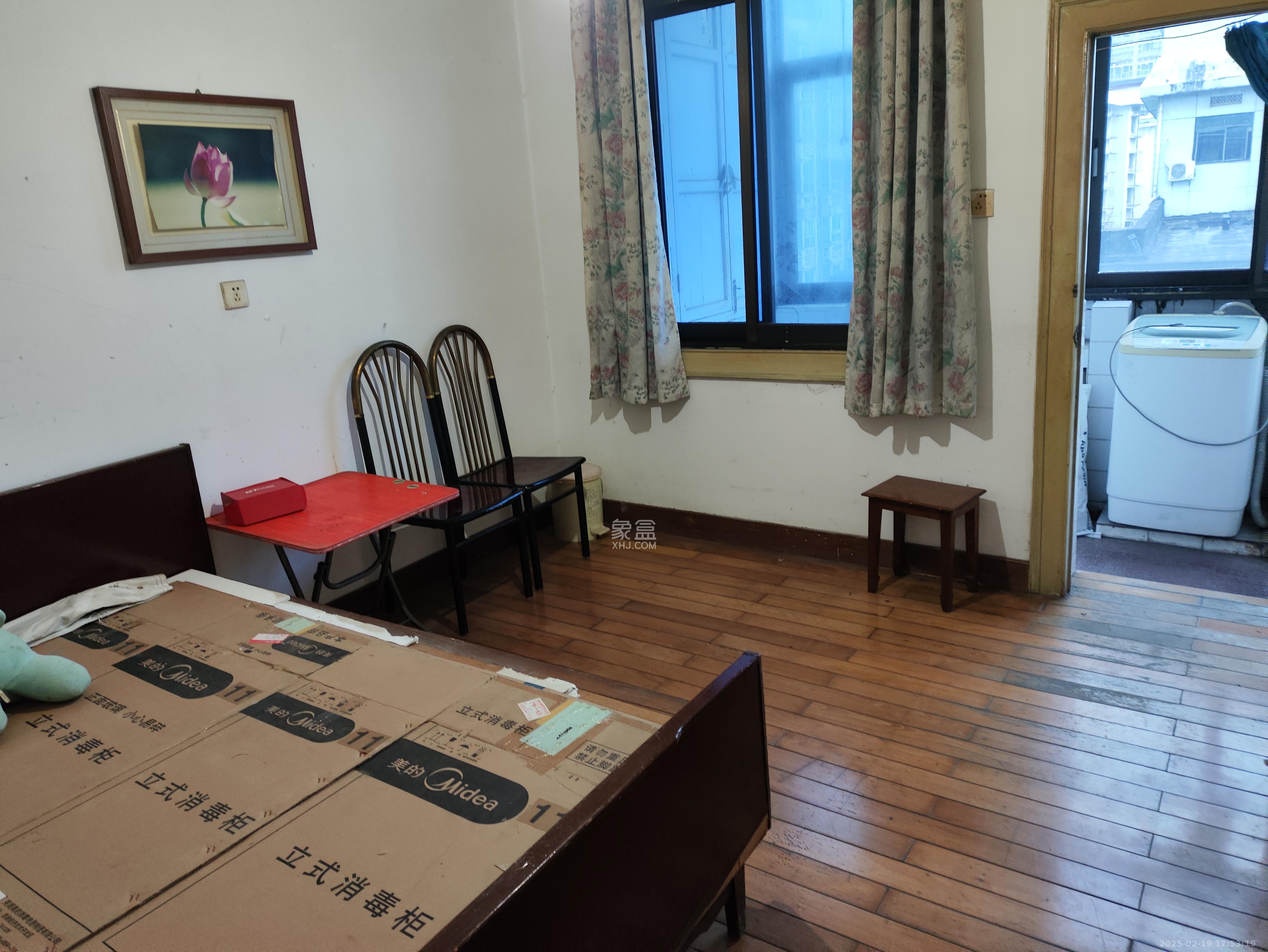 73分局(电信宿舍) 3室1厅1卫 2100.0元/月 73分局(电信宿舍) 3室1厅1卫 2100.0元/月室内图