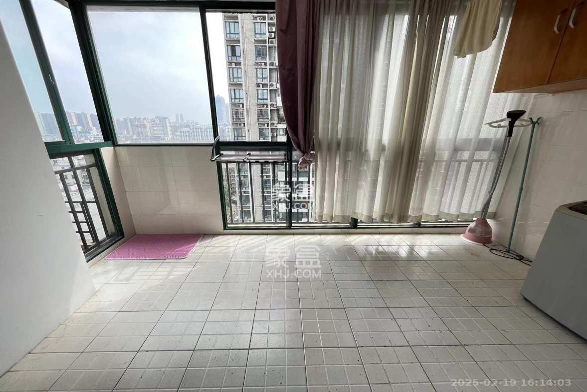 浏阳河畔家园  2室2厅2卫    2500.0元/月 浏阳河畔家园  2室2厅2卫    2500.0元/月室内图