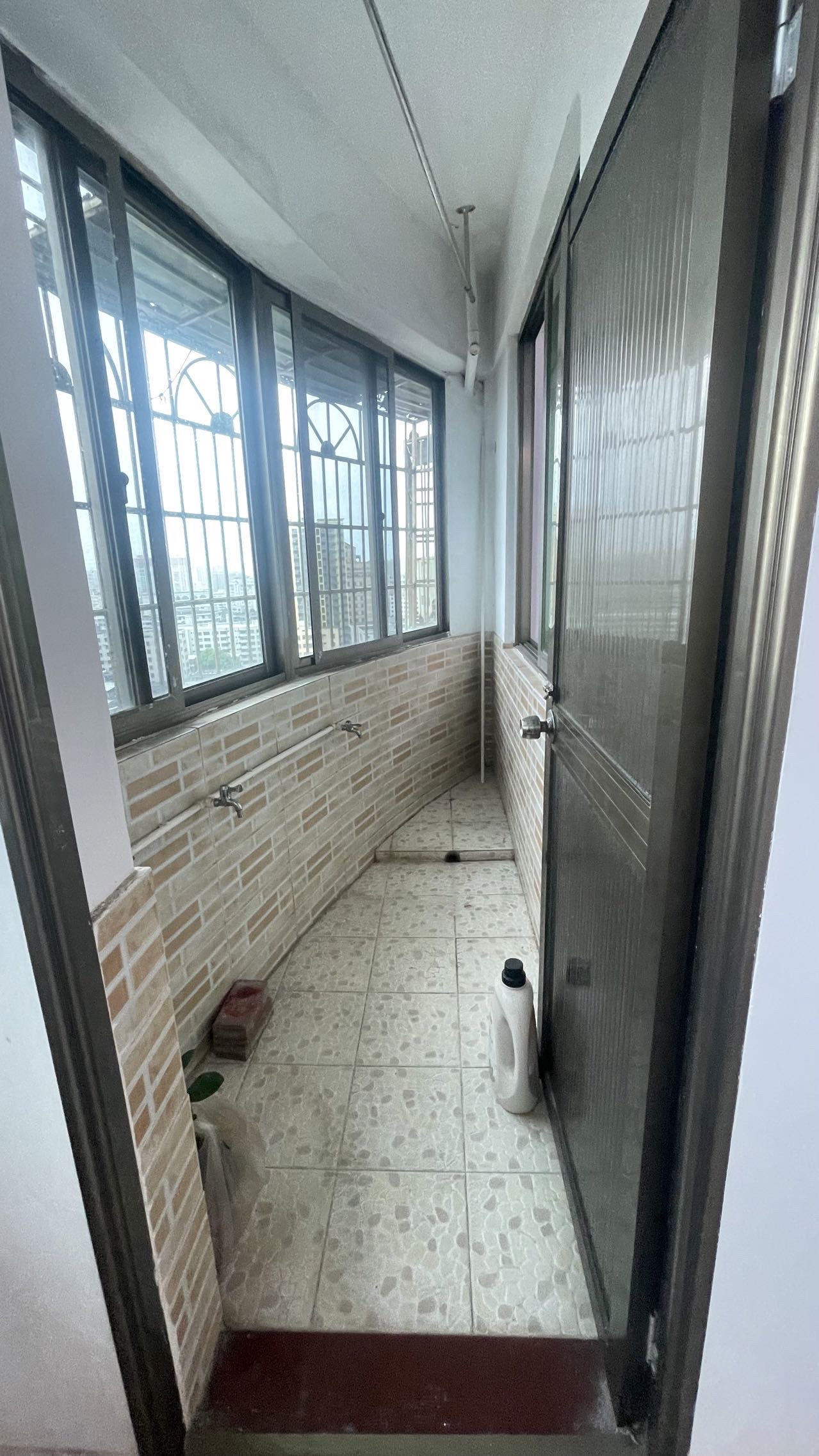 荣静大厦 3室2厅1卫 80.0万 荣静大厦 3室2厅1卫 80.0万客厅