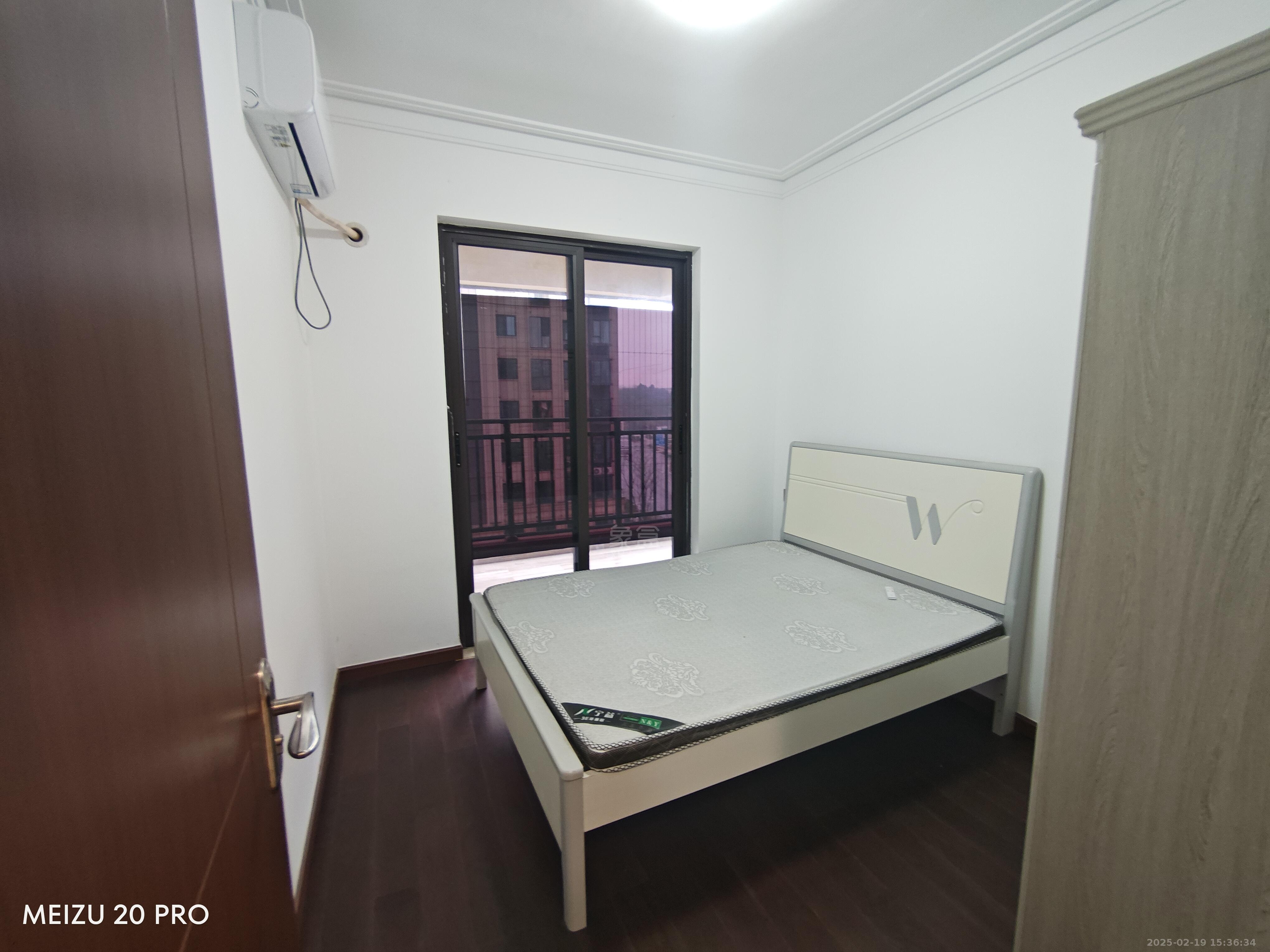 城际空间站 4室2厅2卫 2500.0元/月 城际空间站 4室2厅2卫 2500.0元/月室内图