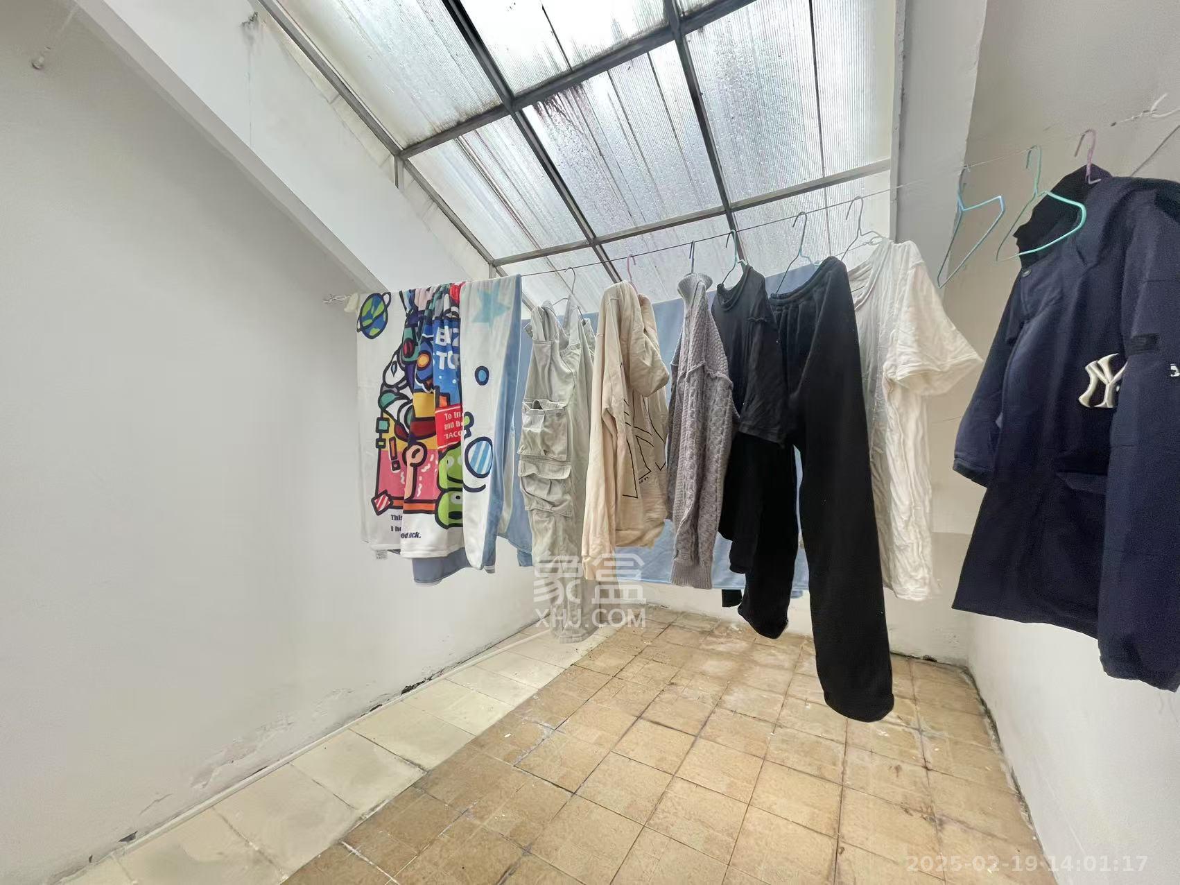 东方新城 6室0厅2卫 700.0元/月 东方新城 6室0厅2卫 700.0元/月室内图