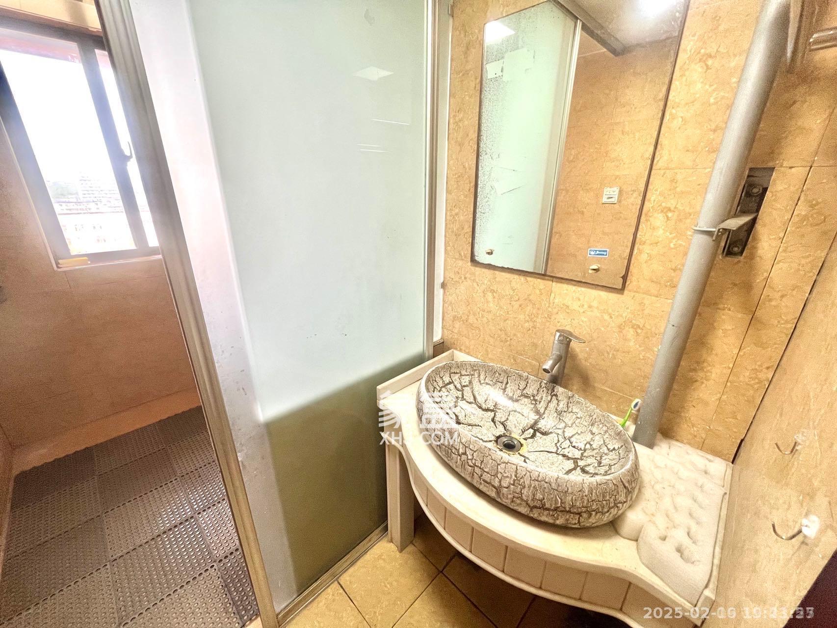 上海城小区 3室2厅2卫 2100.0元/月 上海城小区 3室2厅2卫 2100.0元/月室内图