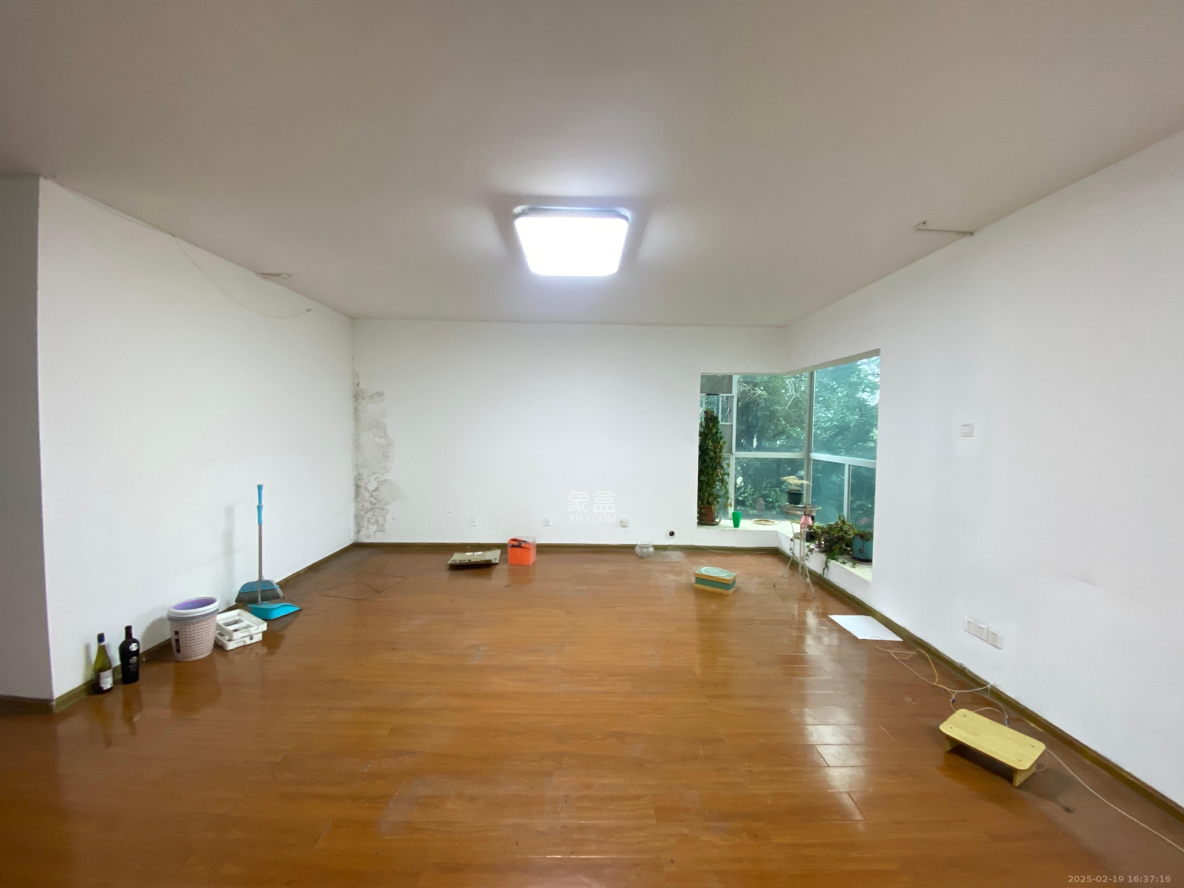 咸嘉新村嘉华苑 4室2厅1卫 2800.0元/月 咸嘉新村嘉华苑 4室2厅1卫 2800.0元/月室内图