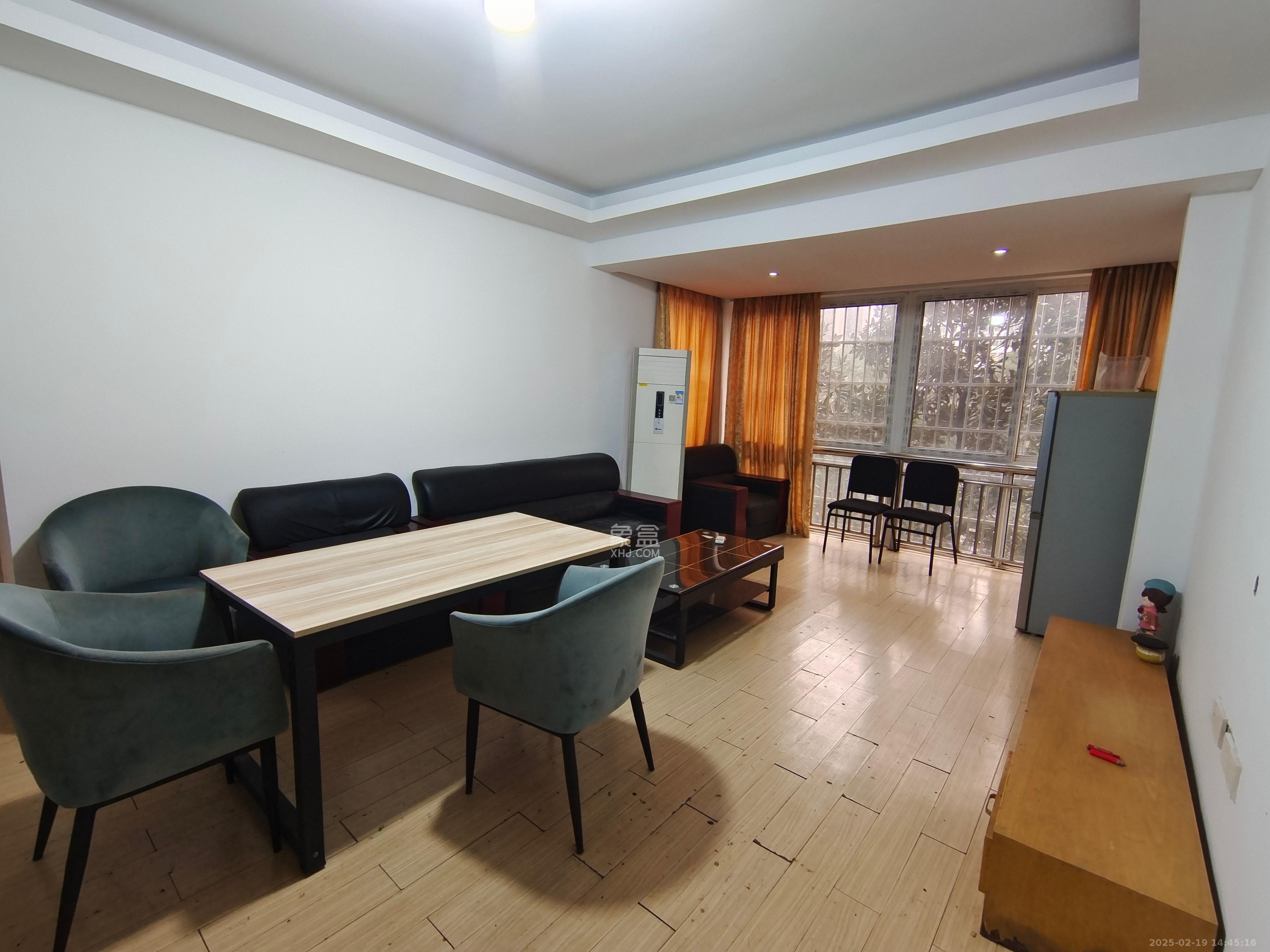 爵士湘 3室2厅2卫 2000.0元/月 爵士湘 3室2厅2卫 2000.0元/月室内图