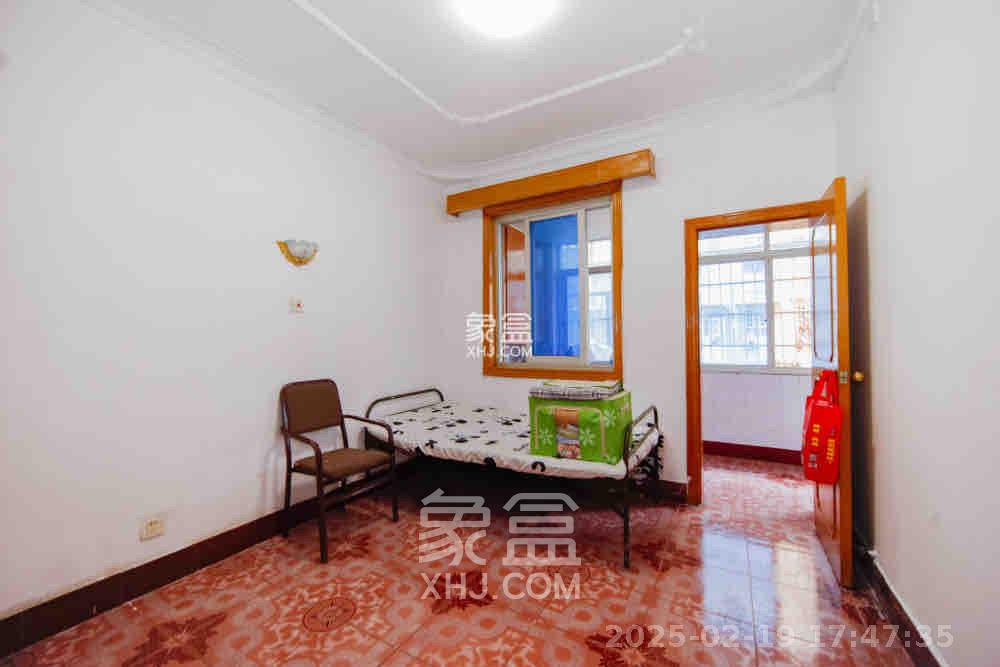 中建五局信和苑四区  1室0厅0卫    1500.0元/月 中建五局信和苑四区  1室0厅0卫    1500.0元/月室内图