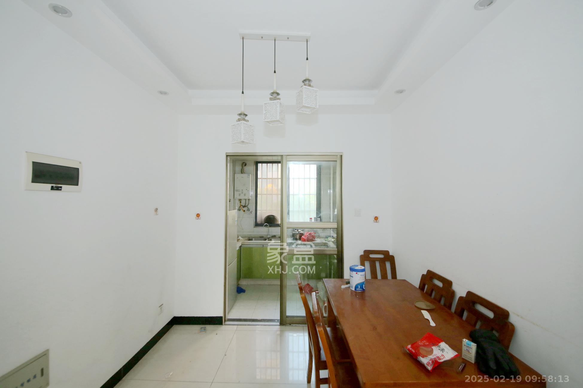 新华都万家城 3室2厅2卫 2500.0元/月 新华都万家城 3室2厅2卫 2500.0元/月室内图