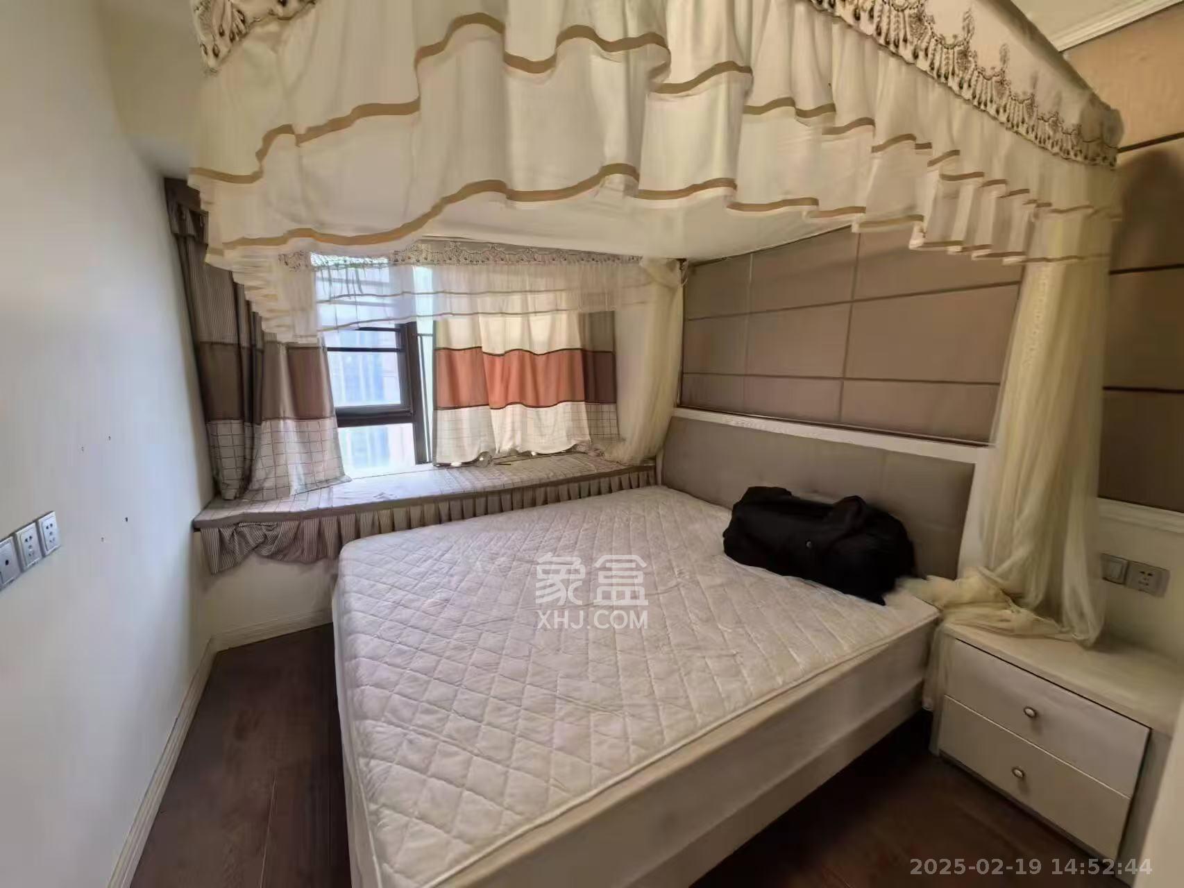 华润凤凰城三期  4室2厅2卫    3000.0元/月 华润凤凰城三期  4室2厅2卫    3000.0元/月室内图