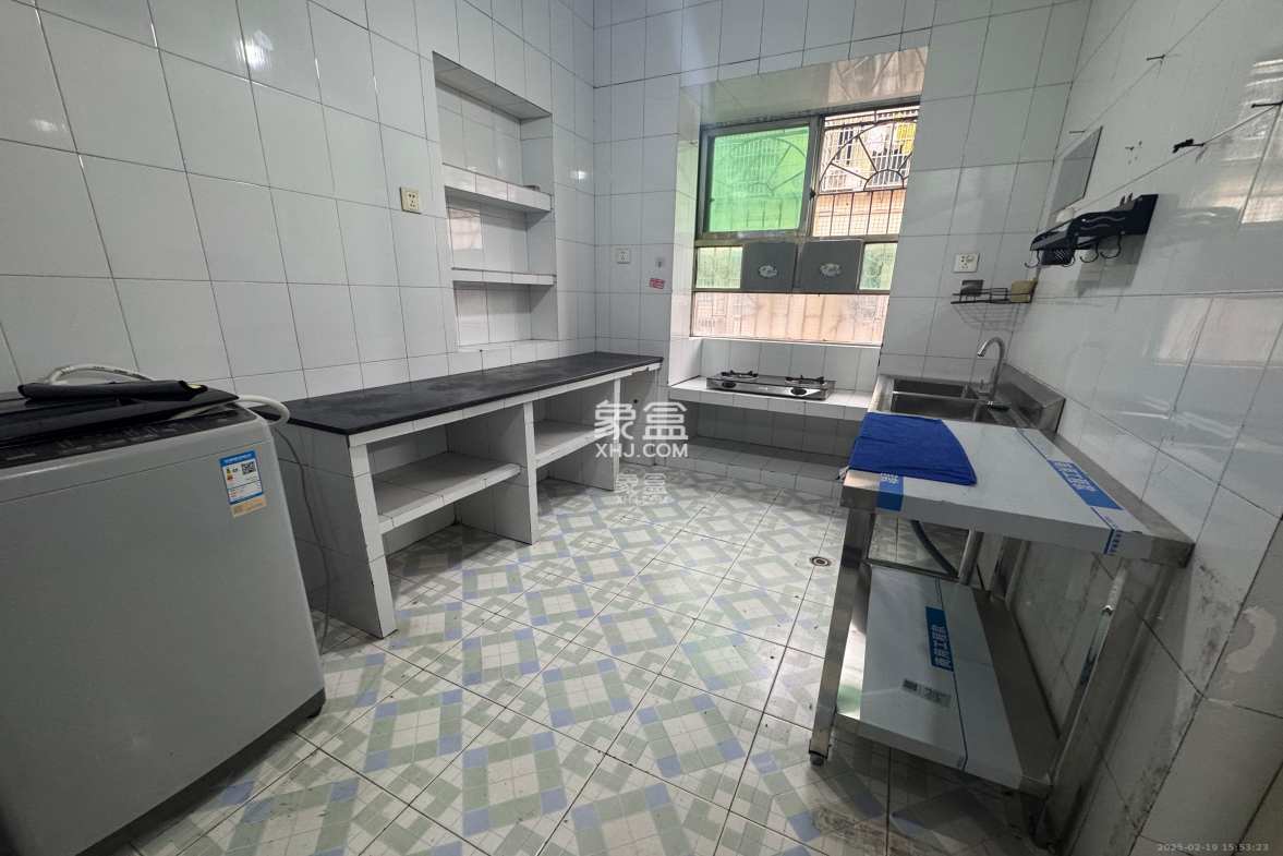 高桥老二号小区 1室1厅1卫 1300.0元/月 高桥老二号小区 1室1厅1卫 1300.0元/月室内图