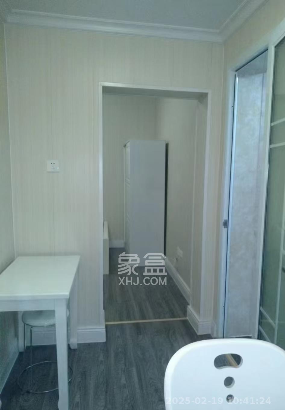 黄鹤小区4片 1室0厅0卫 1250.0元/月 黄鹤小区4片 1室0厅0卫 1250.0元/月室内图