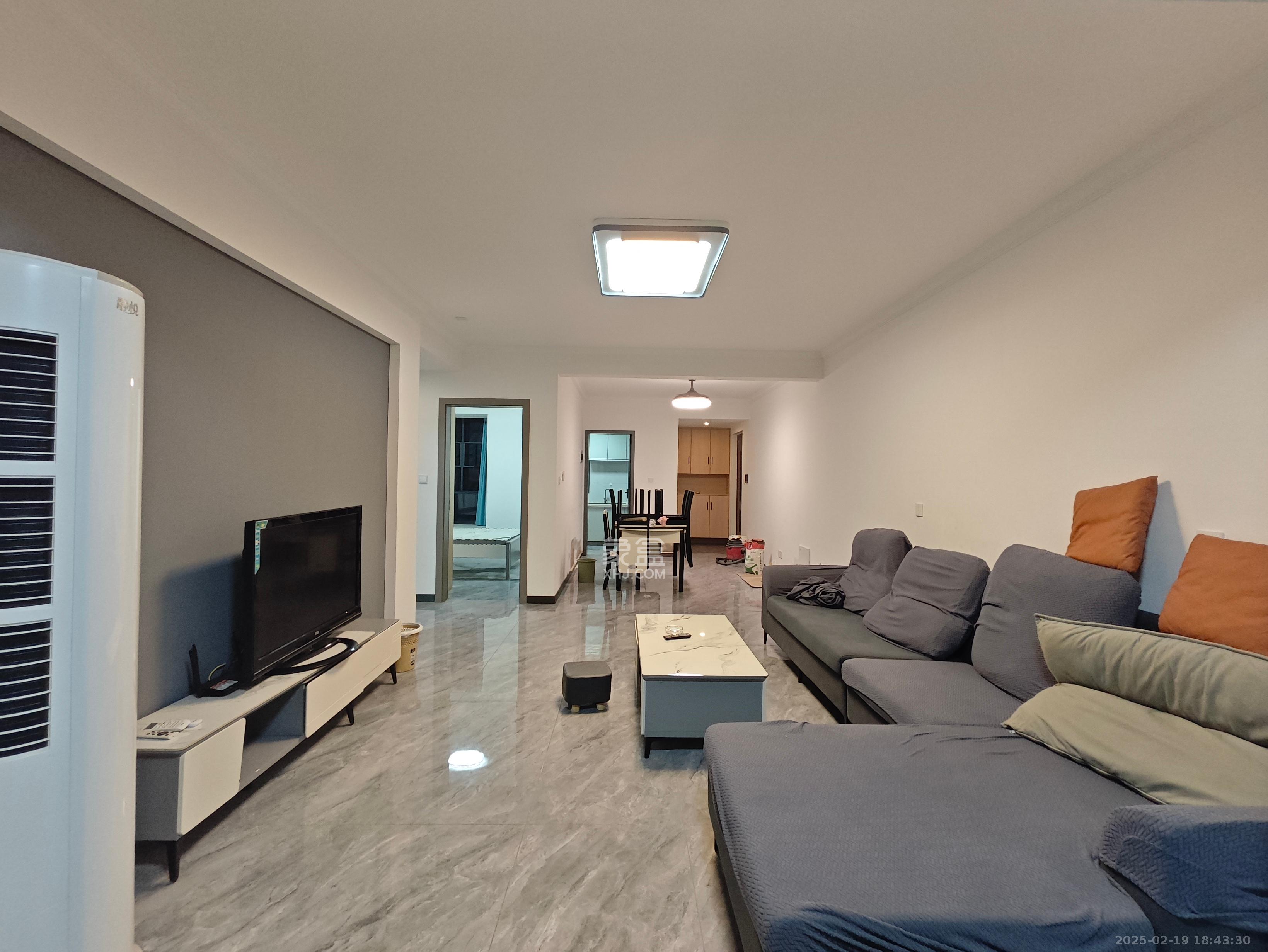 桃花嘉园 3室2厅2卫 2400.0元/月 桃花嘉园 3室2厅2卫 2400.0元/月室内图