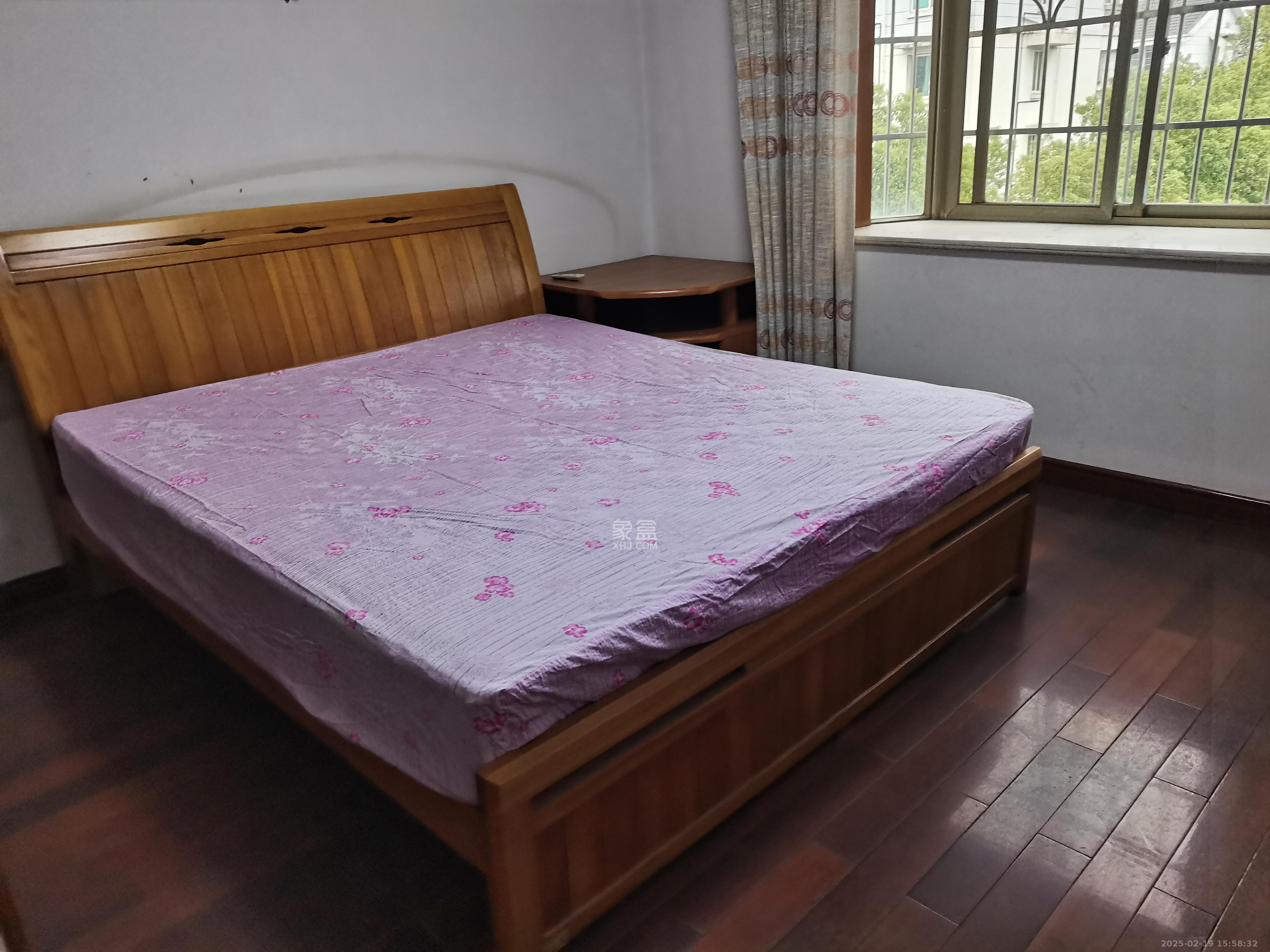 银杏家园(望城坡老虎岭天顶信用社宿舍) 4室2厅2卫 2000.0元/月 银杏家园(望城坡老虎岭天顶信用社宿舍) 4室2厅2卫 2000.0元/月室内图