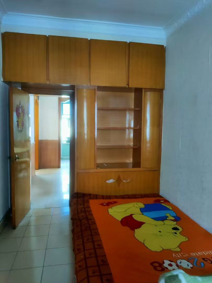 三中(校内)家属院 3室2厅2卫 93.8万 三中(校内)家属院 3室2厅2卫 93.8万客厅