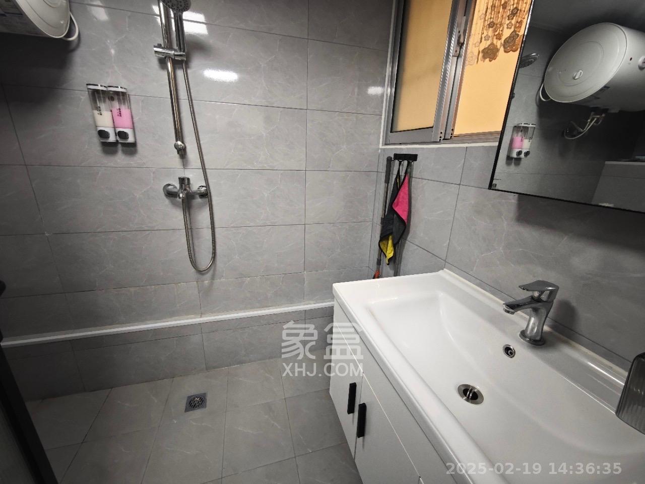 越秀悦湖台  3室2厅1卫   2900.00元/月室内图