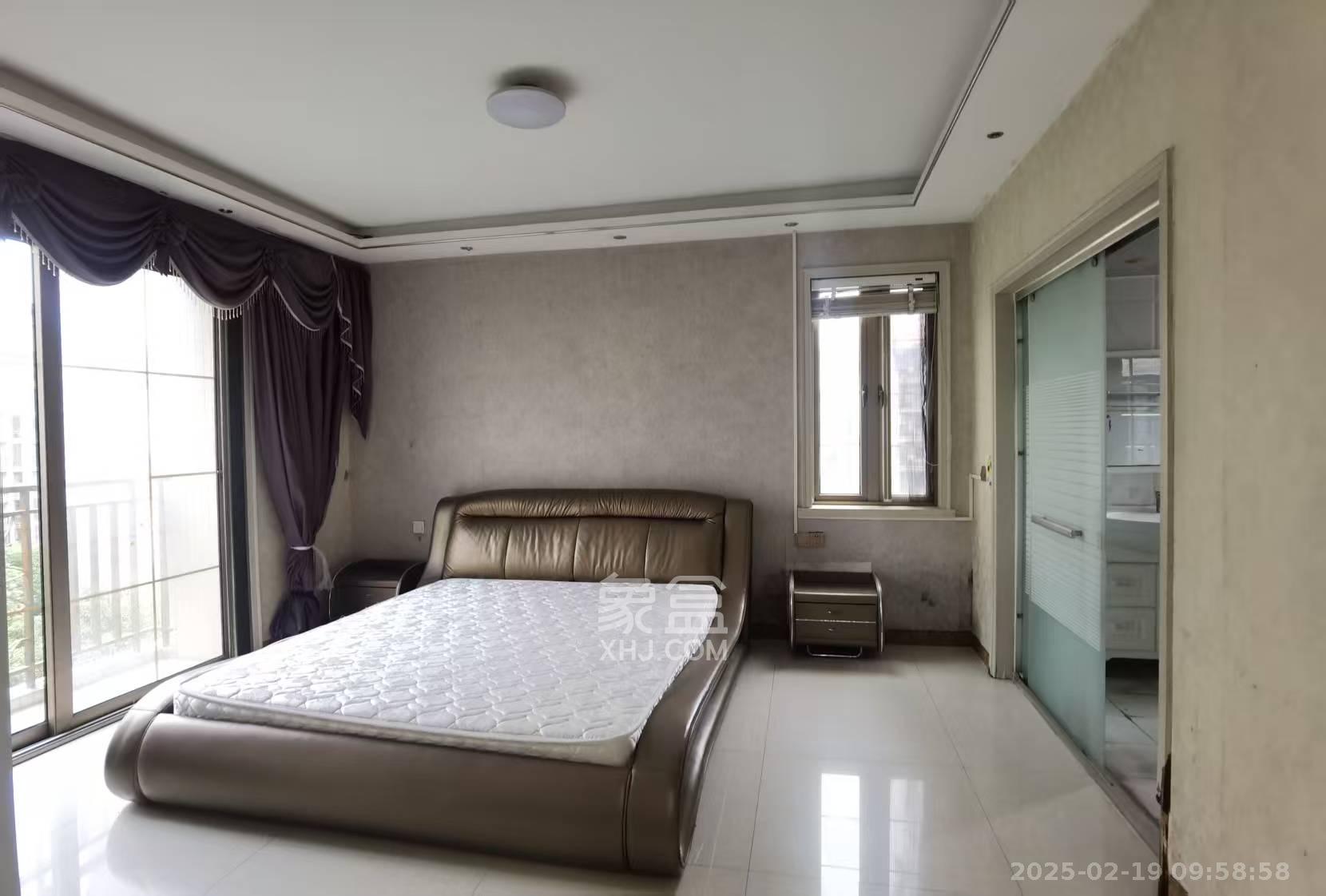 长沙玫瑰园 4室2厅2卫 2300.0元/月 长沙玫瑰园 4室2厅2卫 2300.0元/月室内图