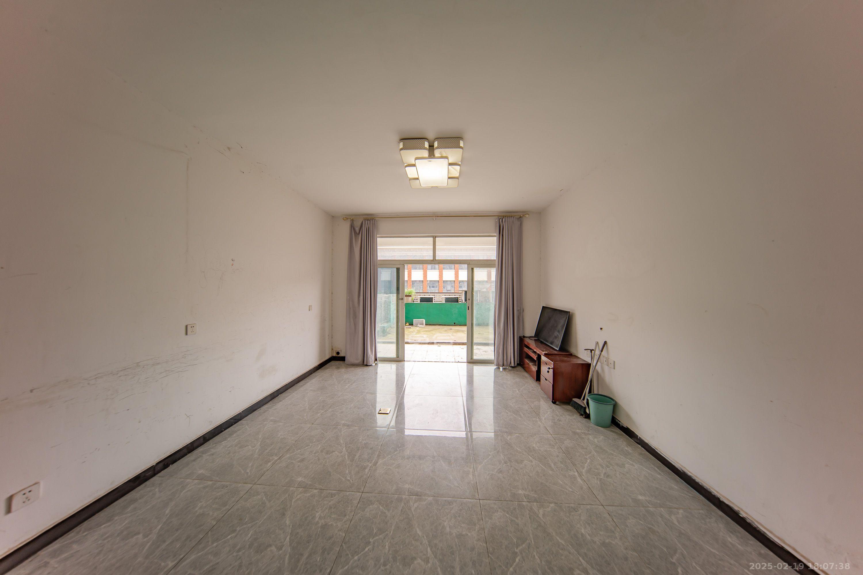 金鼎公园尚  3室2厅2卫    2200.0元/月 金鼎公园尚  3室2厅2卫    2200.0元/月室内图