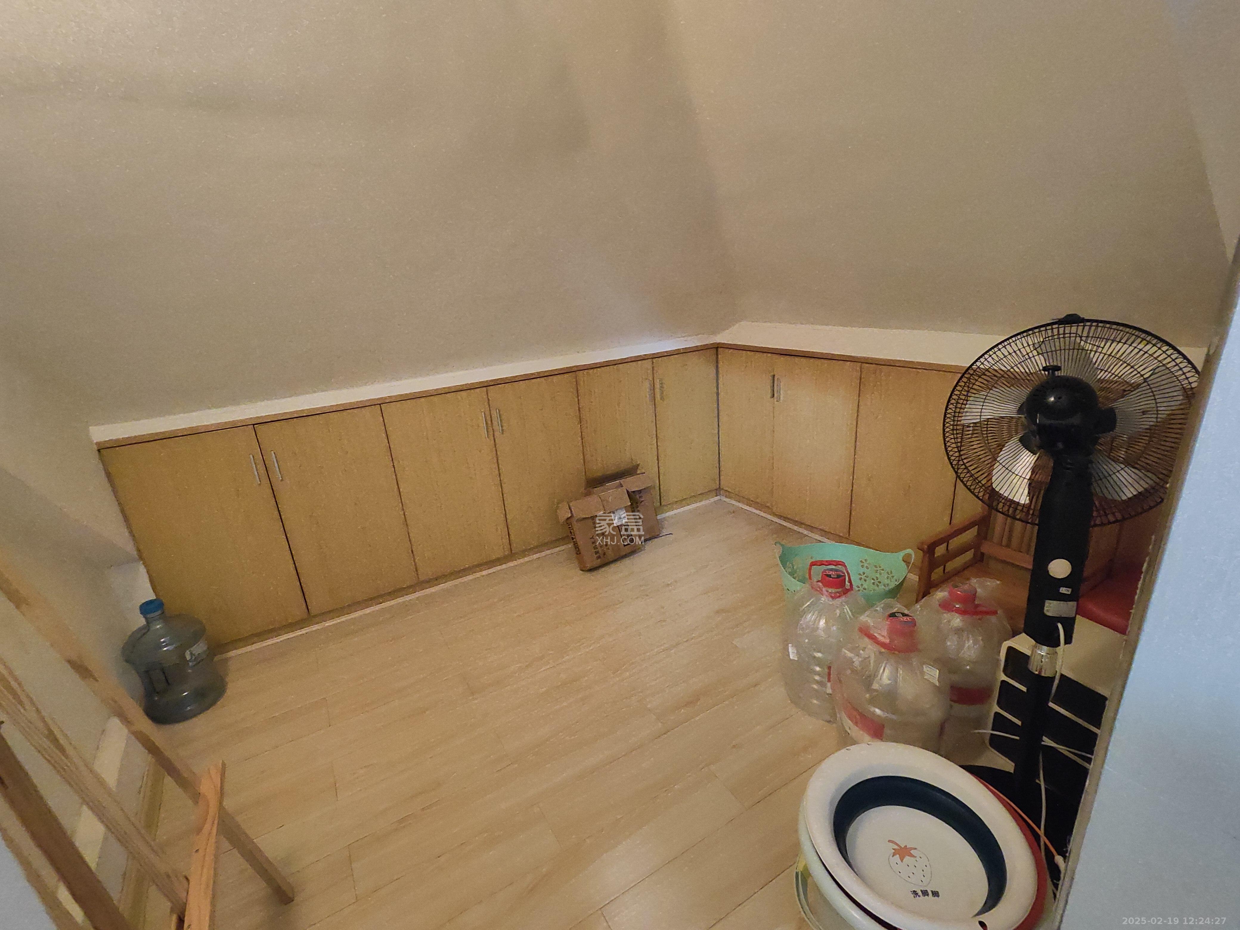 三景国际  3室2厅1卫   1700.00元/月室内图